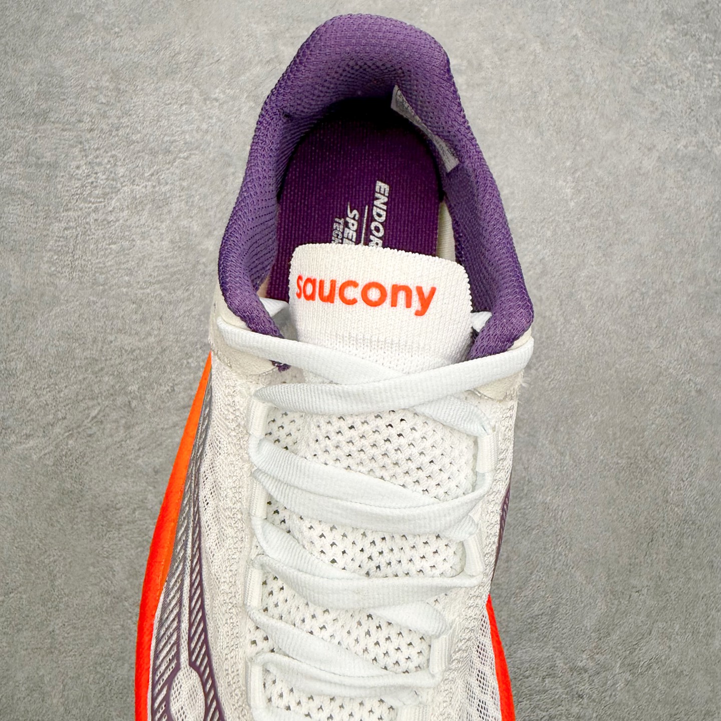 Saucony Endorphin Pro啡鹏 4 碳板竞速训练 低帮跑步鞋 Saucony（索康尼）是