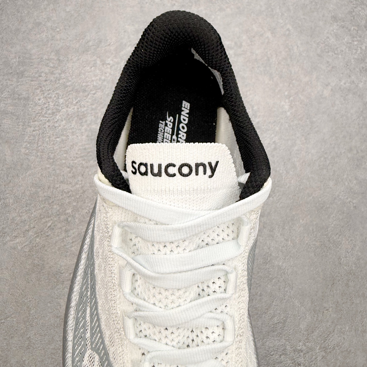 Saucony Endorphin Pro啡鹏 4 碳板竞速训练 低帮跑步鞋 Saucony（索康尼）是