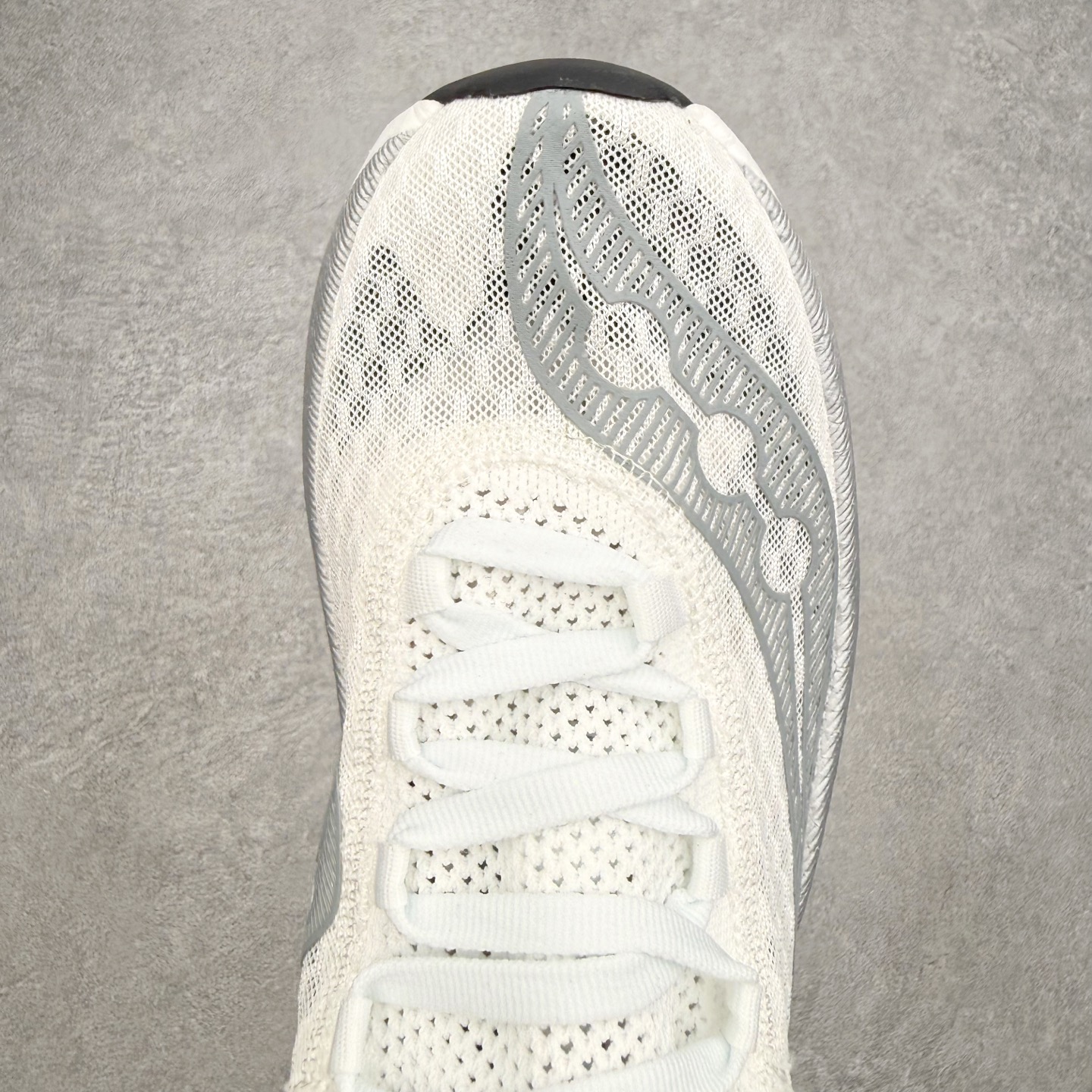 Saucony Endorphin Pro啡鹏 4 碳板竞速训练 低帮跑步鞋 Saucony（索康尼）是