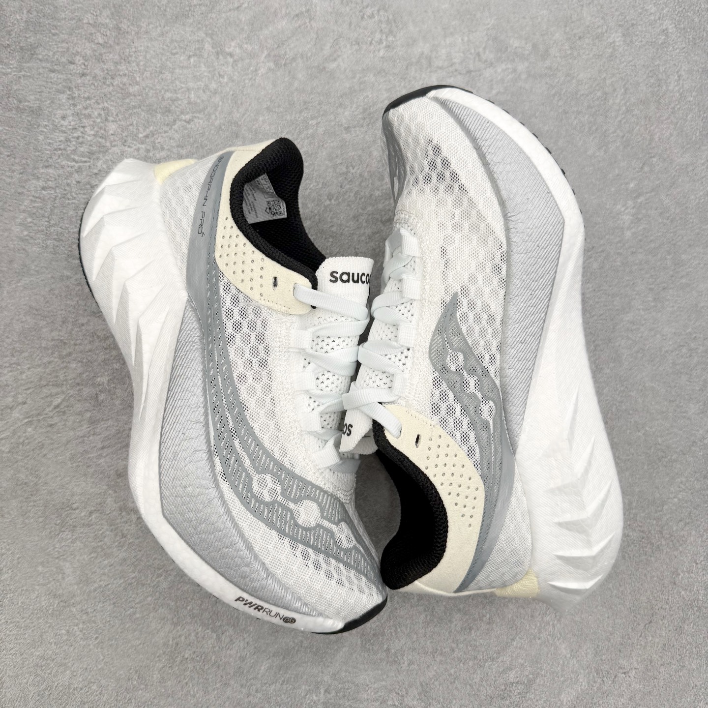 Saucony Endorphin Pro啡鹏 4 碳板竞速训练 低帮跑步鞋 Saucony（索康尼）是
