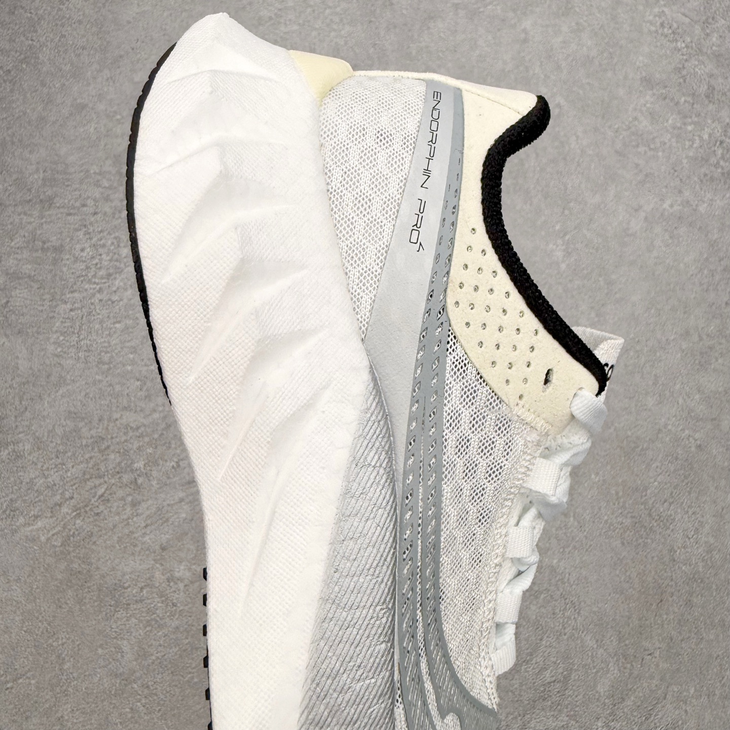 Saucony Endorphin Pro啡鹏 4 碳板竞速训练 低帮跑步鞋 Saucony（索康尼）是