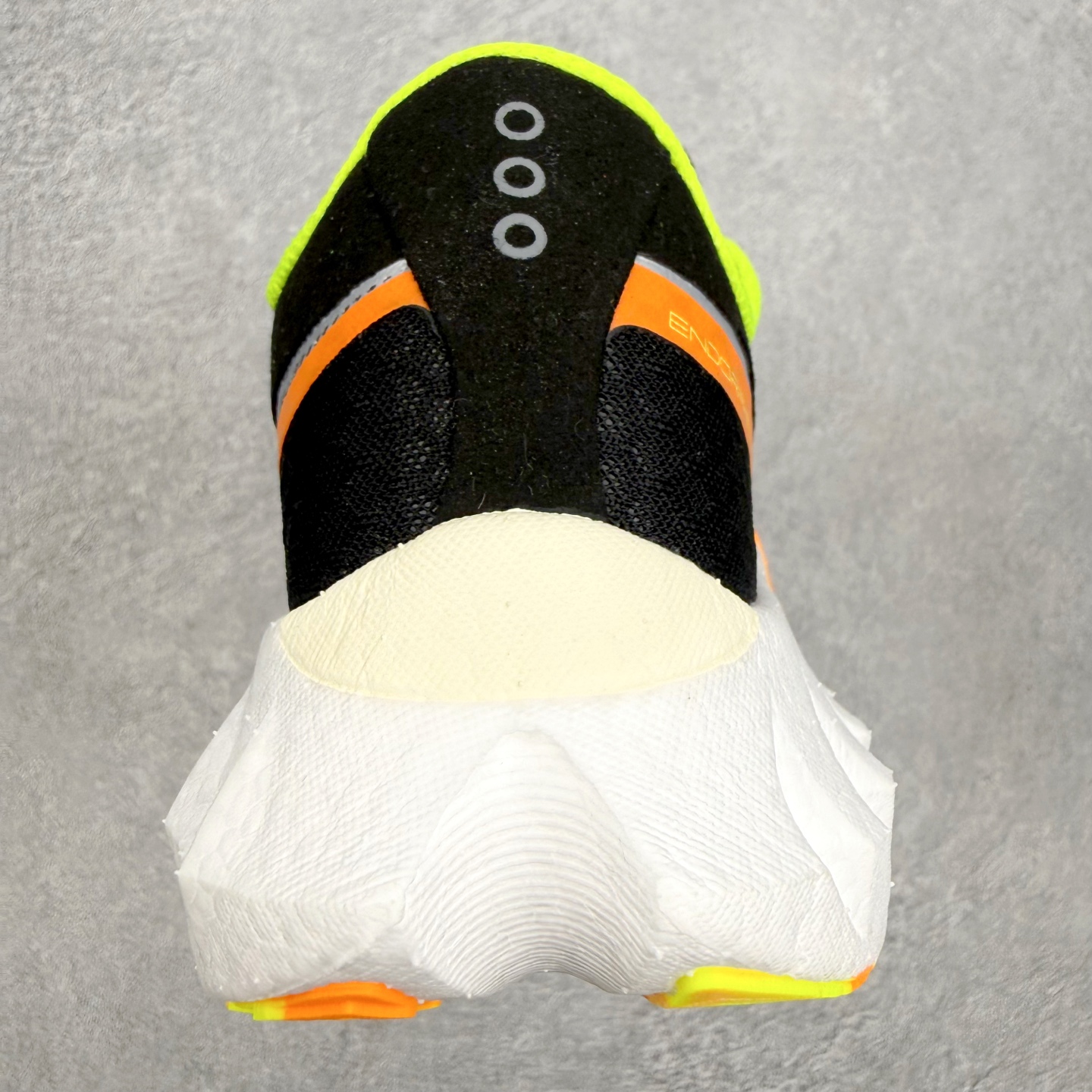 Saucony Endorphin Pro啡鹏 4 碳板竞速训练 低帮跑步鞋 Saucony（索康尼）是
