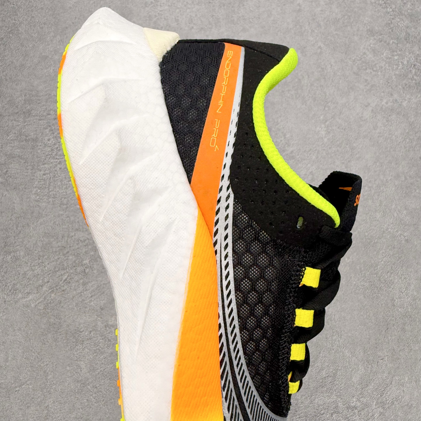 Saucony Endorphin Pro啡鹏 4 碳板竞速训练 低帮跑步鞋 Saucony（索康尼）是