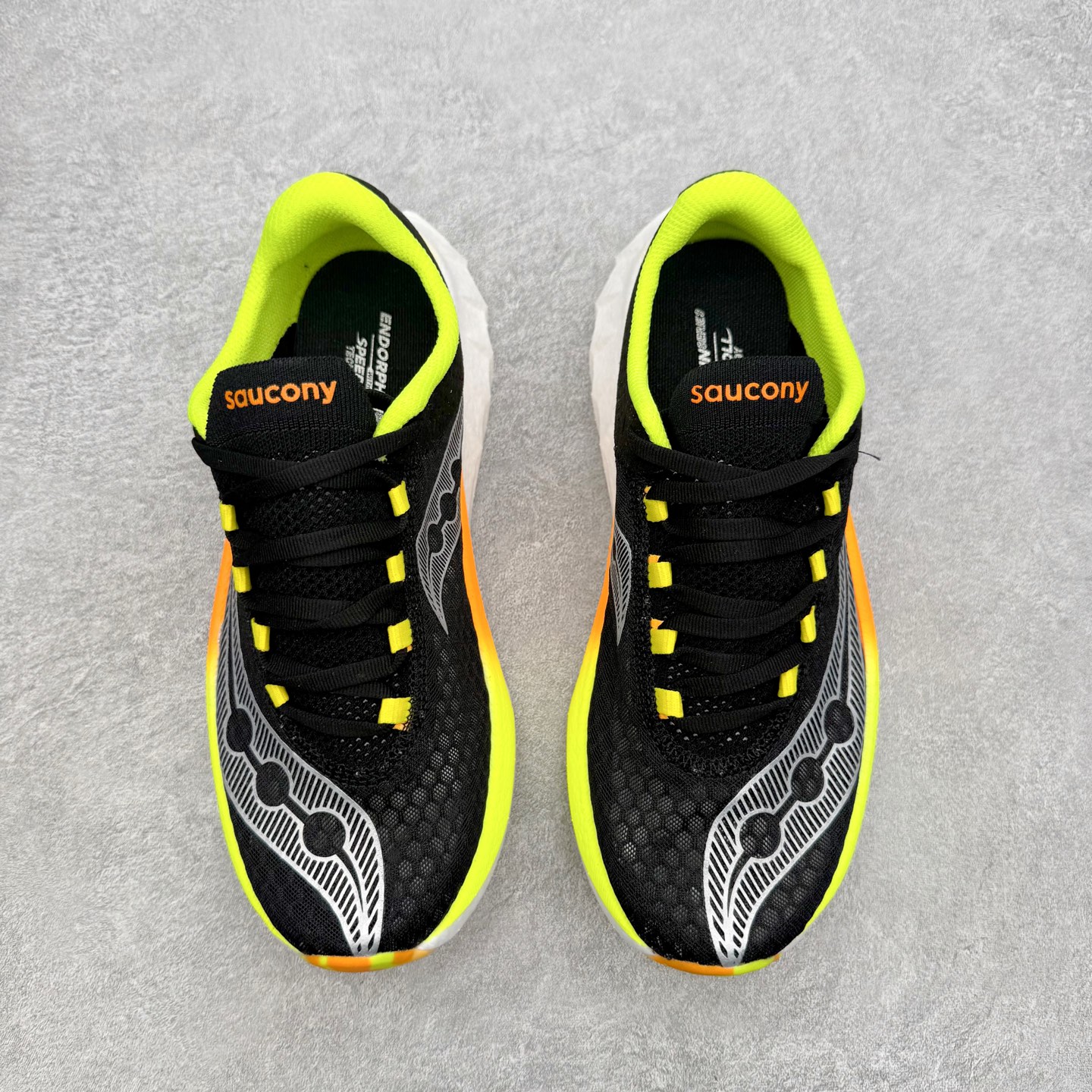 Saucony Endorphin Pro啡鹏 4 碳板竞速训练 低帮跑步鞋 Saucony（索康尼）是