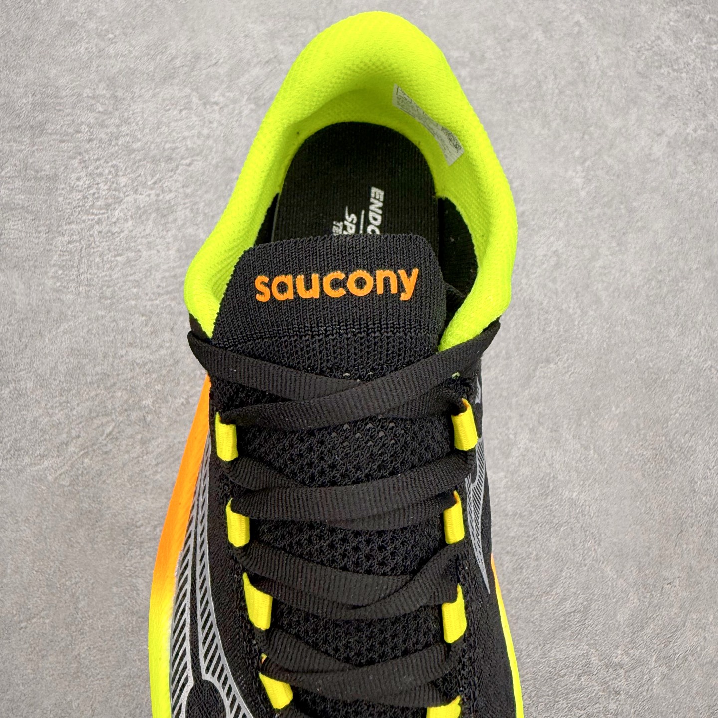 Saucony Endorphin Pro啡鹏 4 碳板竞速训练 低帮跑步鞋 Saucony（索康尼）是