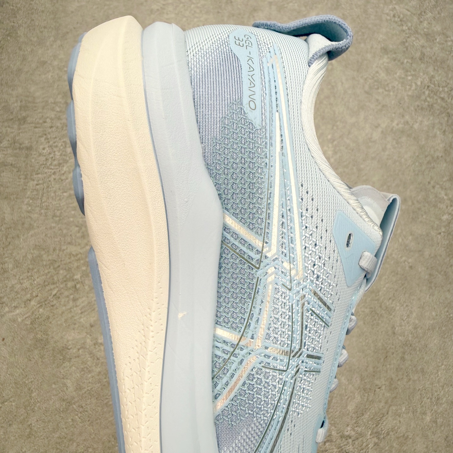 ASICS GEL-KAYANO 33 舒适贴合透气支撑回弹跑步鞋 ASICS（亚瑟士）是日本实业家鬼冢