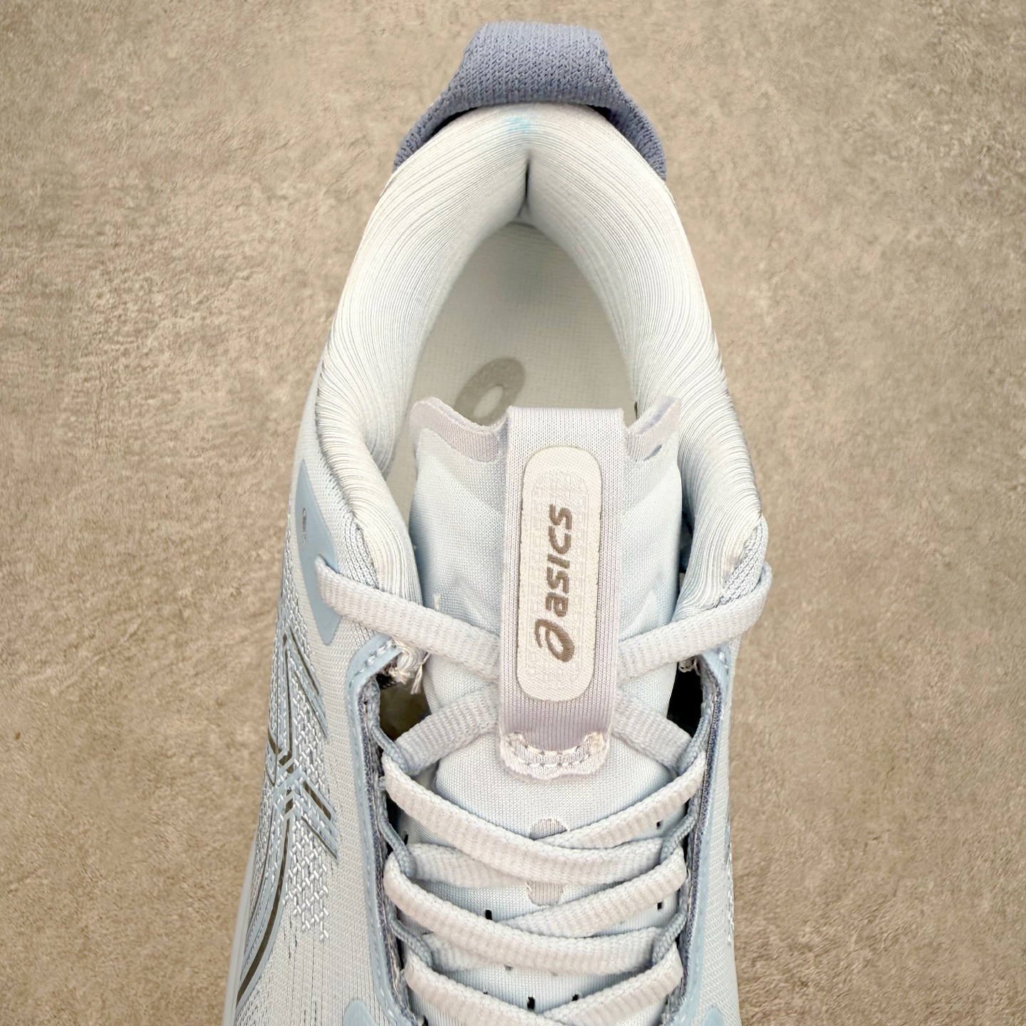 ASICS GEL-KAYANO 33 舒适贴合透气支撑回弹跑步鞋 ASICS（亚瑟士）是日本实业家鬼冢