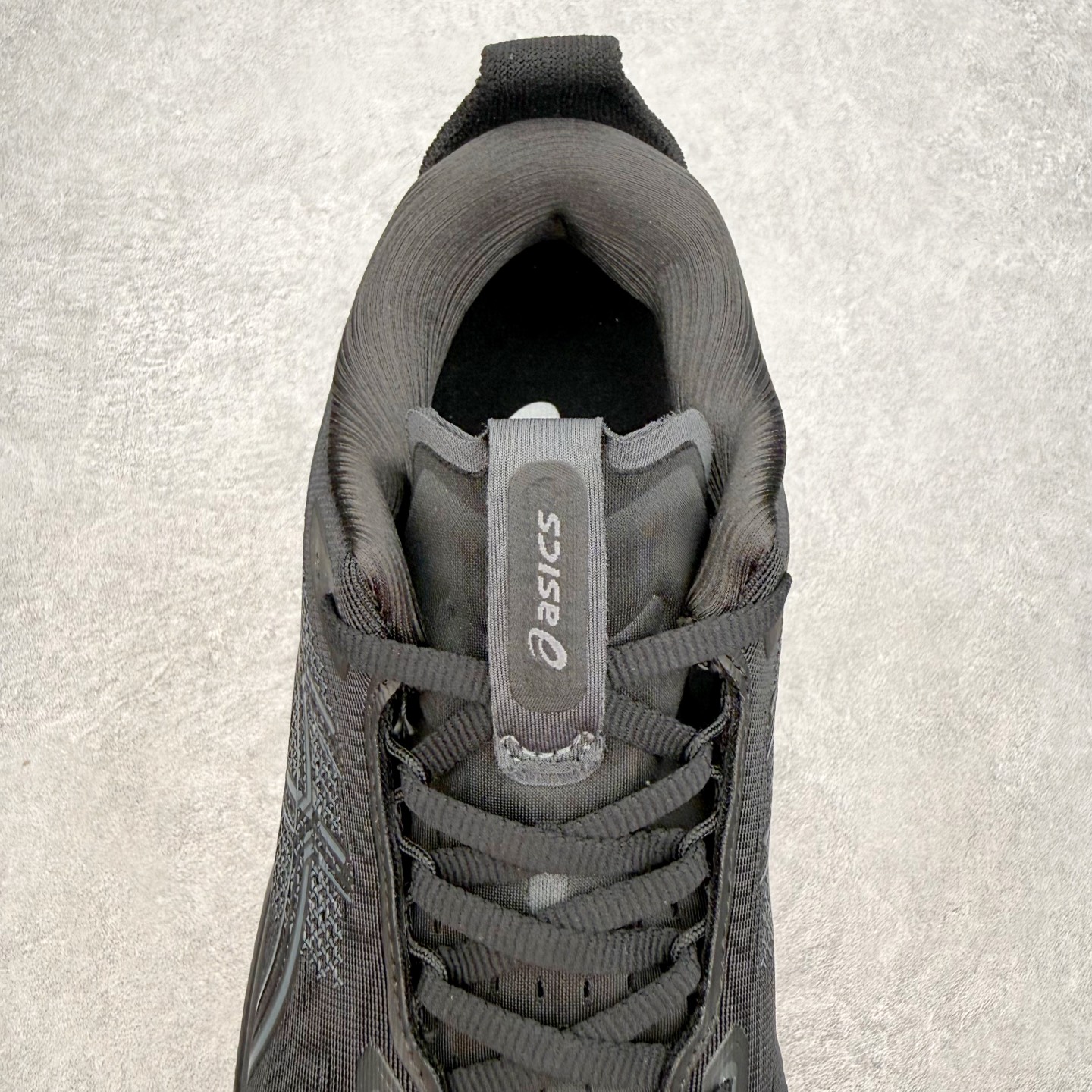 ASICS GEL-KAYANO 33 舒适贴合透气支撑回弹跑步鞋 ASICS（亚瑟士）是日本实业家鬼冢