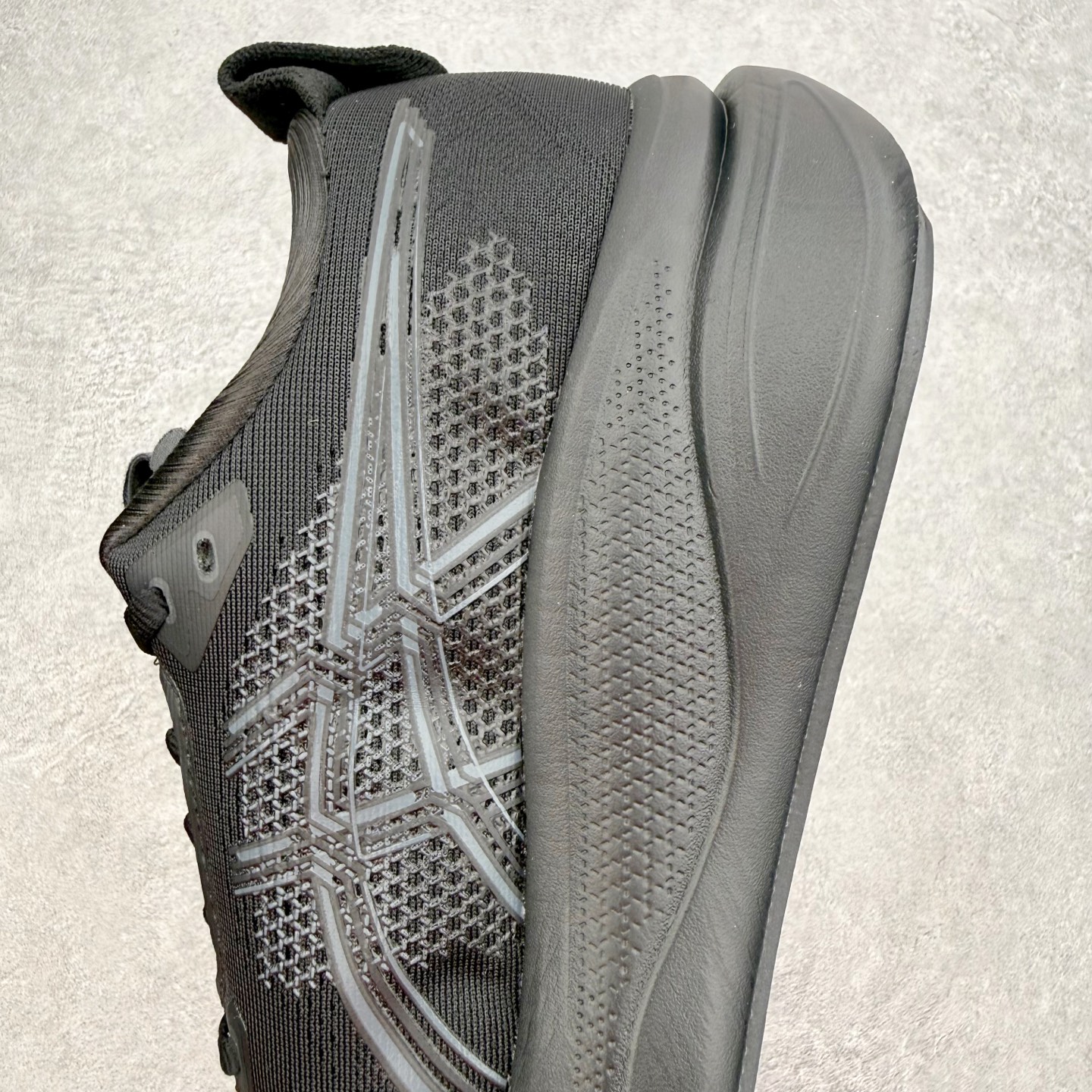 ASICS GEL-KAYANO 33 舒适贴合透气支撑回弹跑步鞋 ASICS（亚瑟士）是日本实业家鬼冢