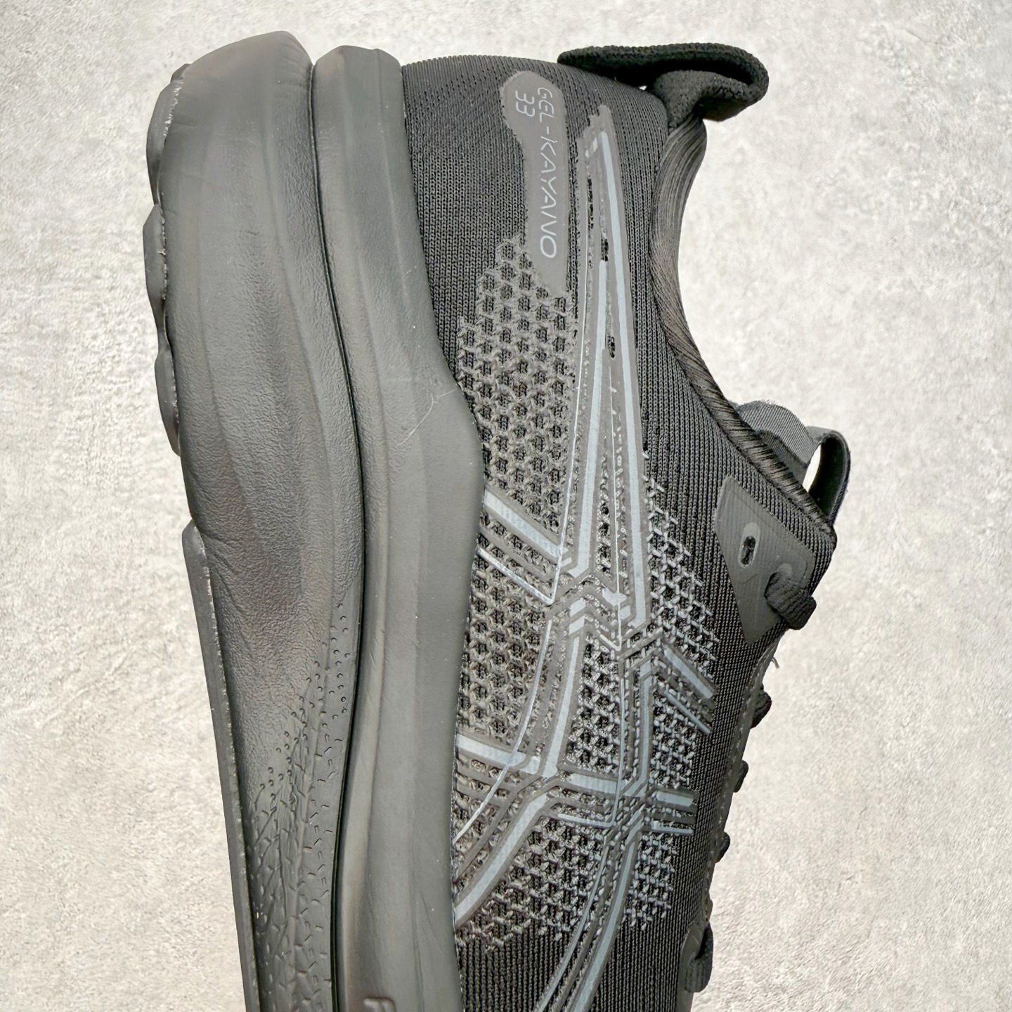 ASICS GEL-KAYANO 33 舒适贴合透气支撑回弹跑步鞋 ASICS（亚瑟士）是日本实业家鬼冢