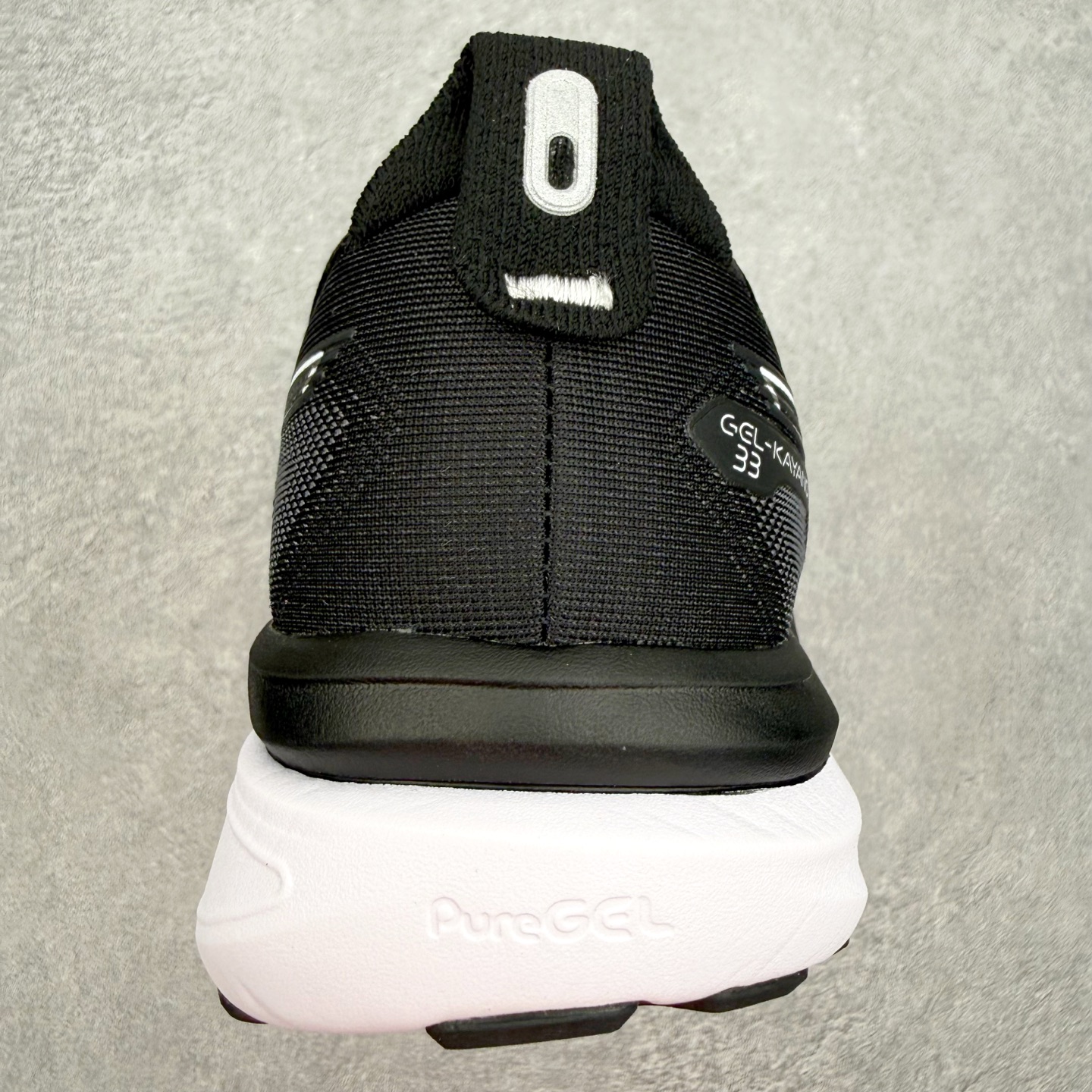 ASICS GEL-KAYANO 33 舒适贴合透气支撑回弹跑步鞋 ASICS（亚瑟士）是日本实业家鬼冢