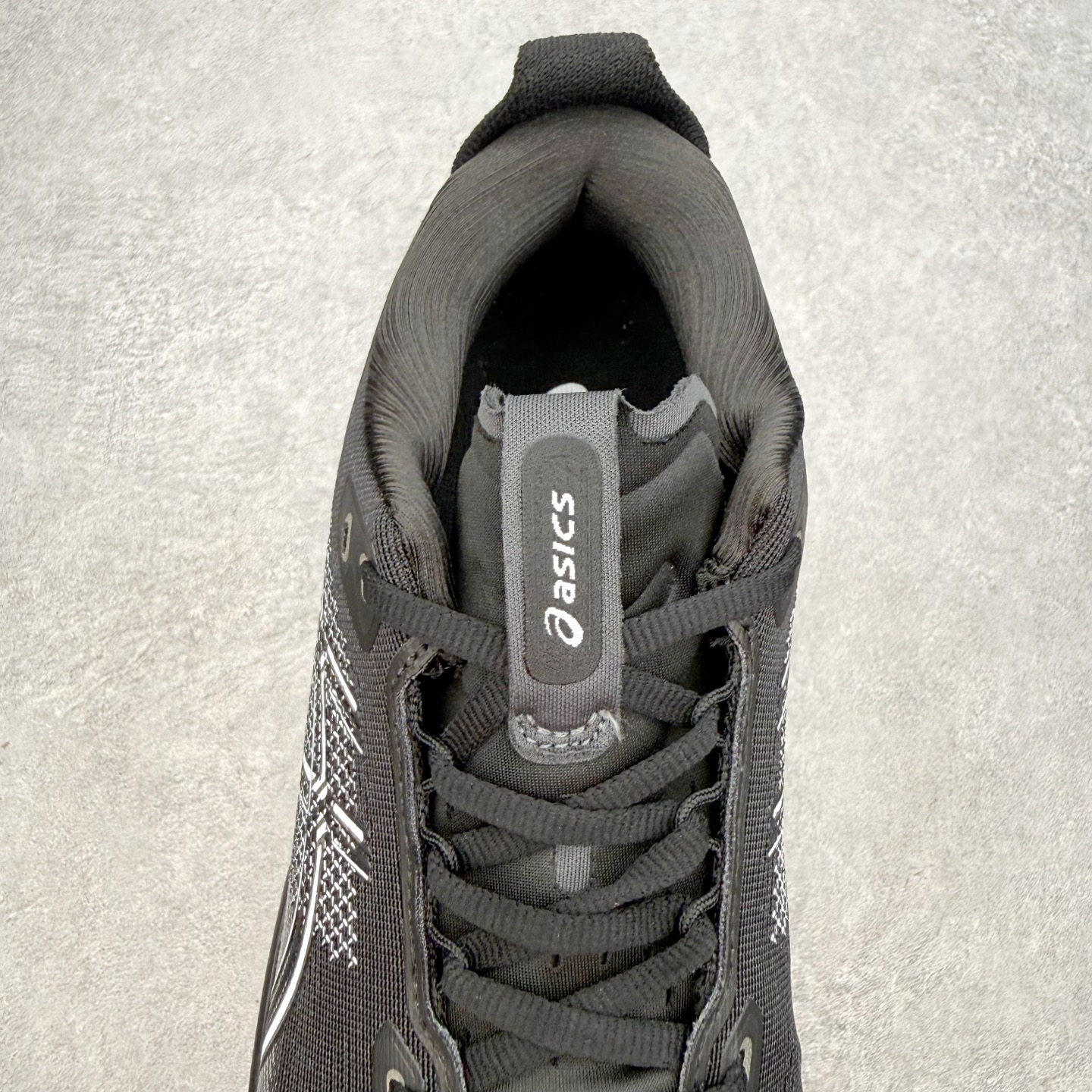 ASICS GEL-KAYANO 33 舒适贴合透气支撑回弹跑步鞋 ASICS（亚瑟士）是日本实业家鬼冢