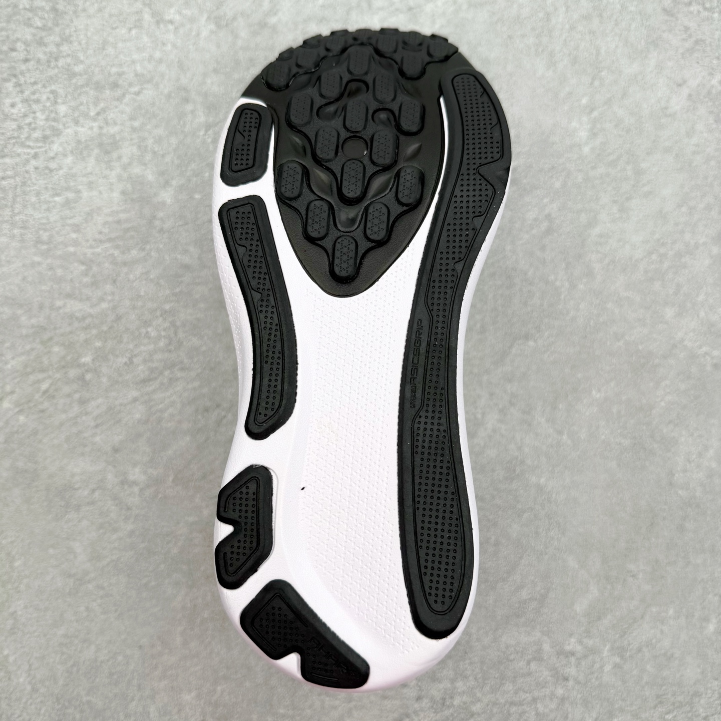 ASICS GEL-KAYANO 33 舒适贴合透气支撑回弹跑步鞋 ASICS（亚瑟士）是日本实业家鬼冢