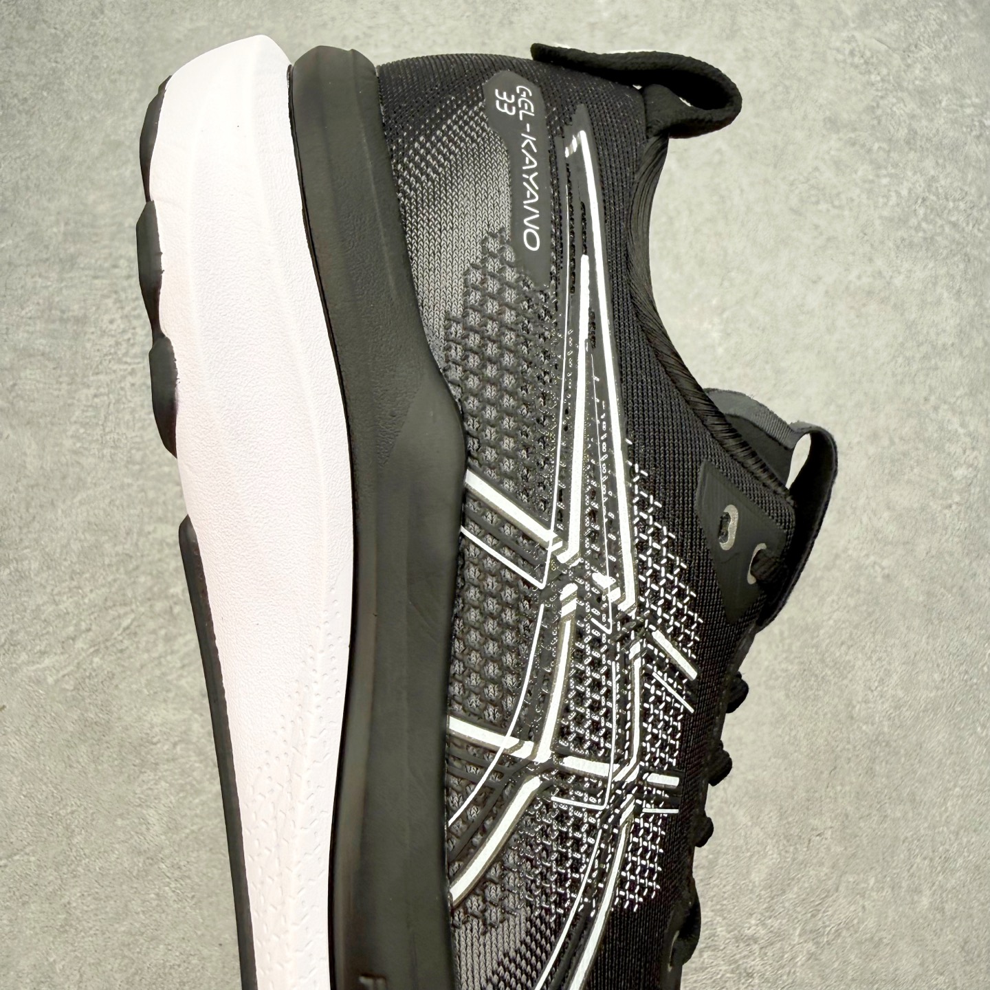 ASICS GEL-KAYANO 33 舒适贴合透气支撑回弹跑步鞋 ASICS（亚瑟士）是日本实业家鬼冢