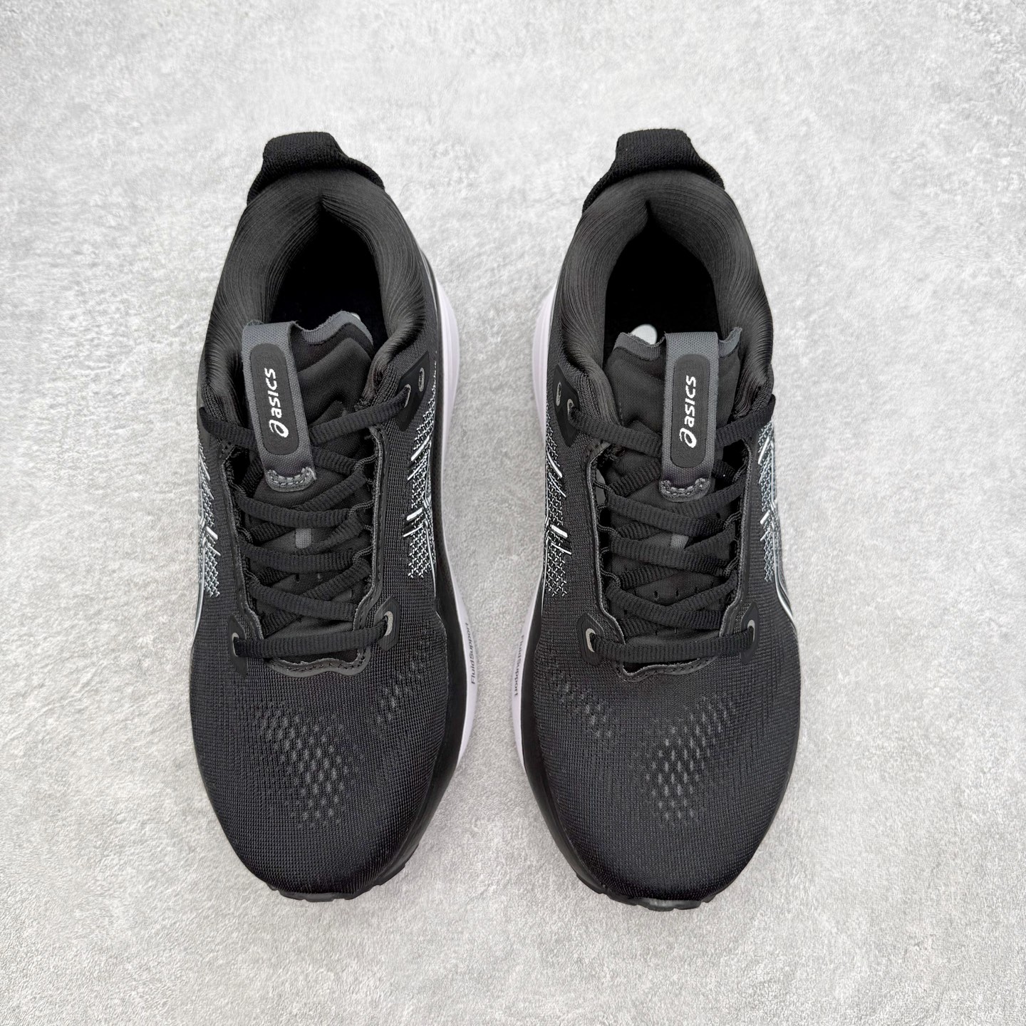 ASICS GEL-KAYANO 33 舒适贴合透气支撑回弹跑步鞋 ASICS（亚瑟士）是日本实业家鬼冢