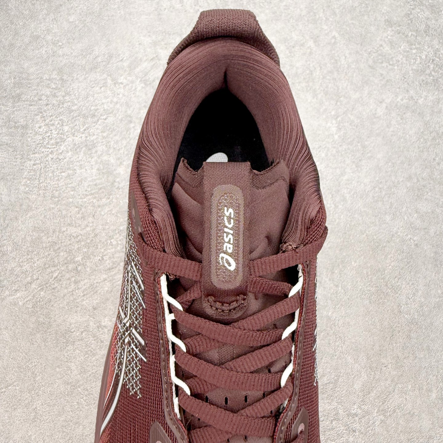 ASICS GEL-KAYANO 33 舒适贴合透气支撑回弹跑步鞋 ASICS（亚瑟士）是日本实业家鬼冢
