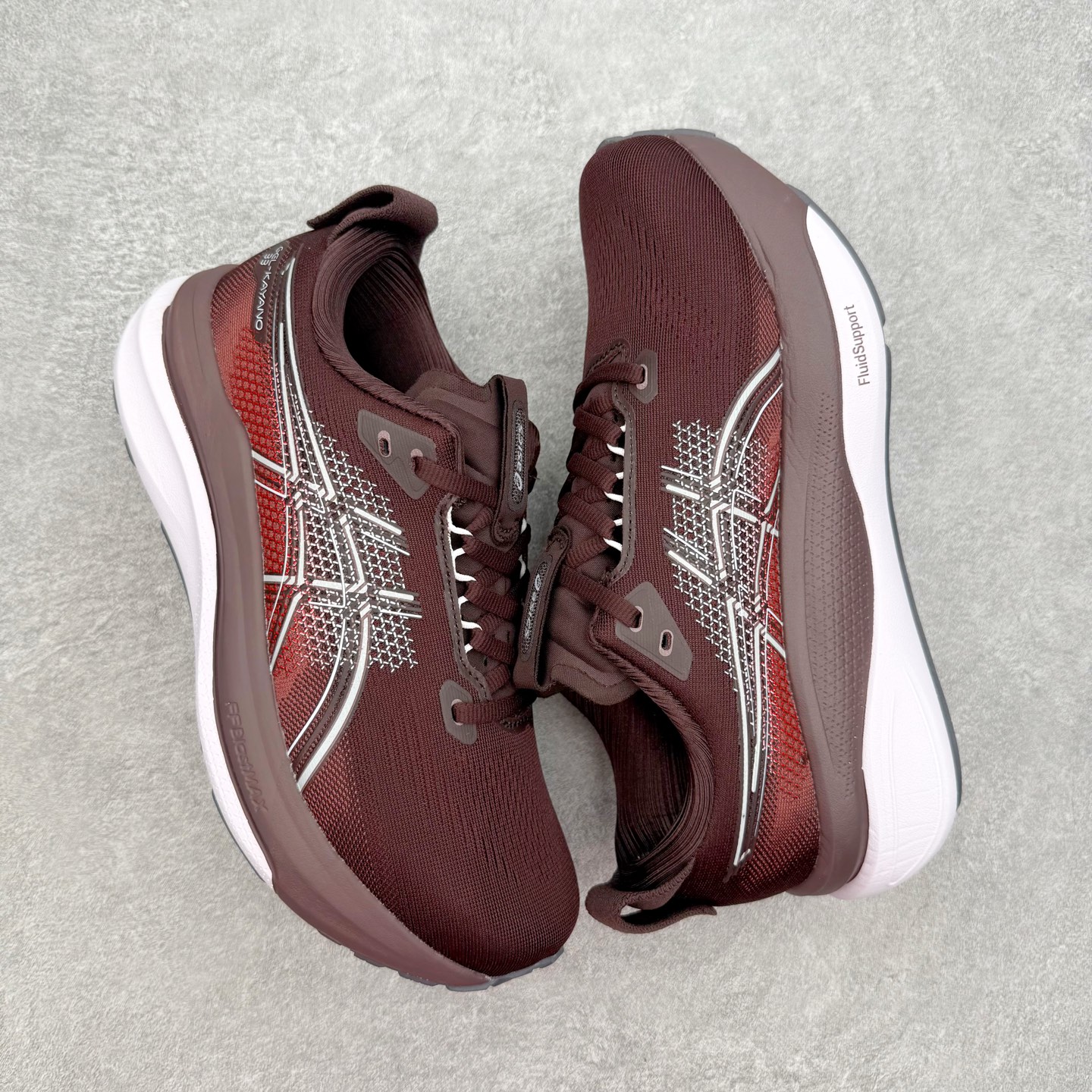 ASICS GEL-KAYANO 33 舒适贴合透气支撑回弹跑步鞋 ASICS（亚瑟士）是日本实业家鬼冢