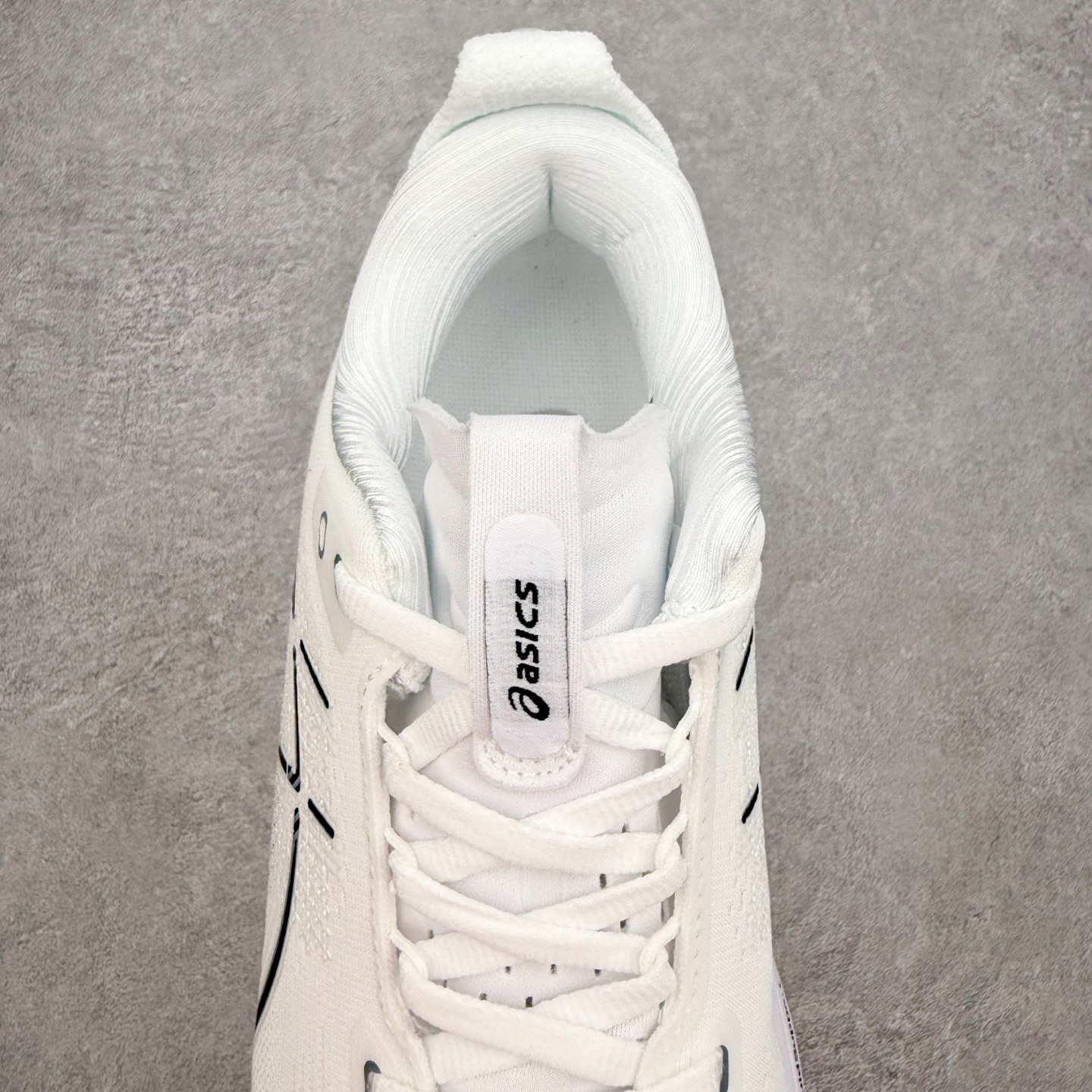 ASICS GEL-KAYANO 33 舒适贴合透气支撑回弹跑步鞋 ASICS（亚瑟士）是日本实业家鬼冢