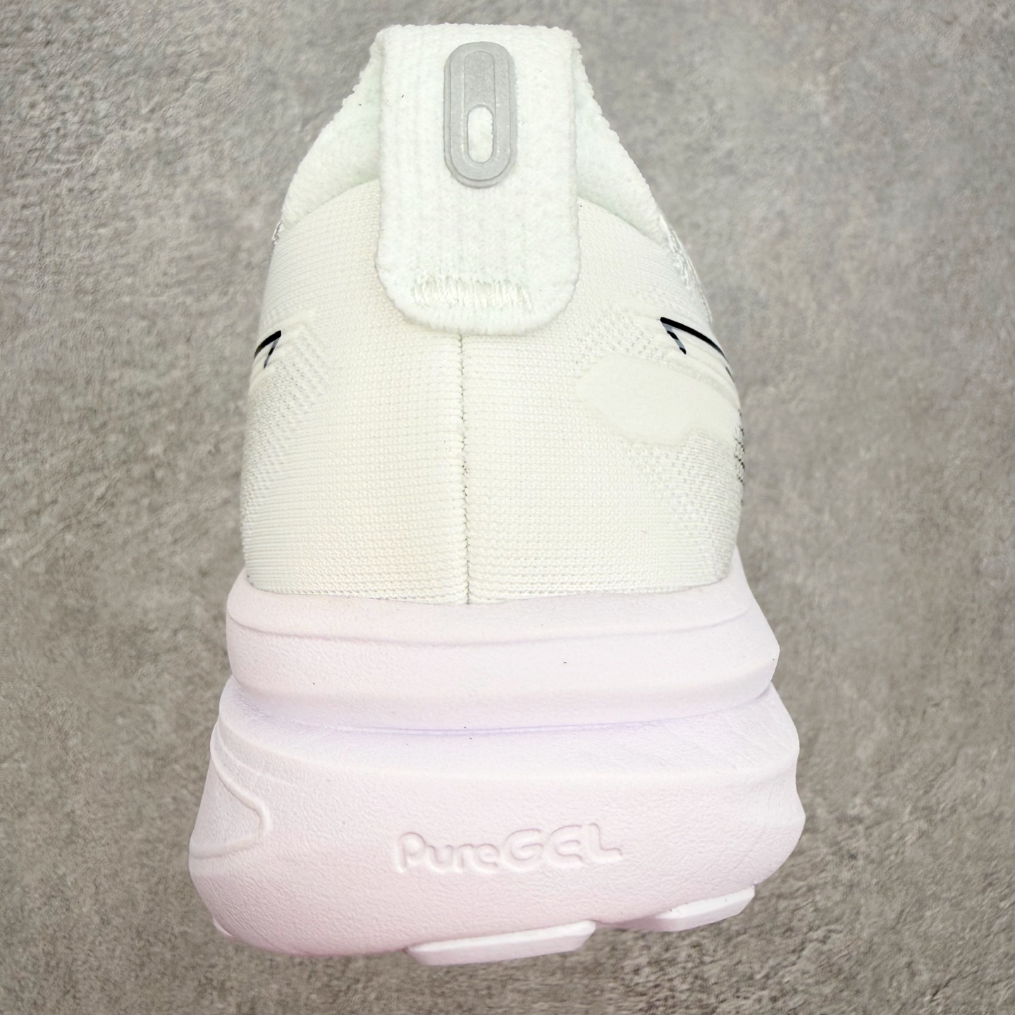 ASICS GEL-KAYANO 33 舒适贴合透气支撑回弹跑步鞋 ASICS（亚瑟士）是日本实业家鬼冢