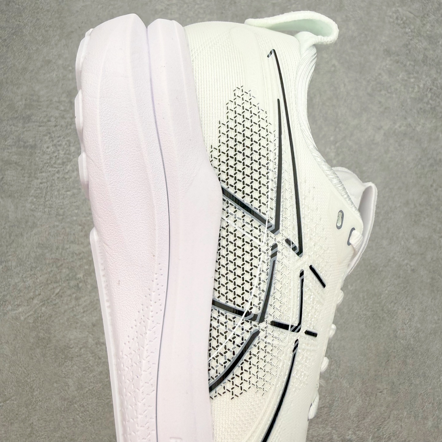 ASICS GEL-KAYANO 33 舒适贴合透气支撑回弹跑步鞋 ASICS（亚瑟士）是日本实业家鬼冢