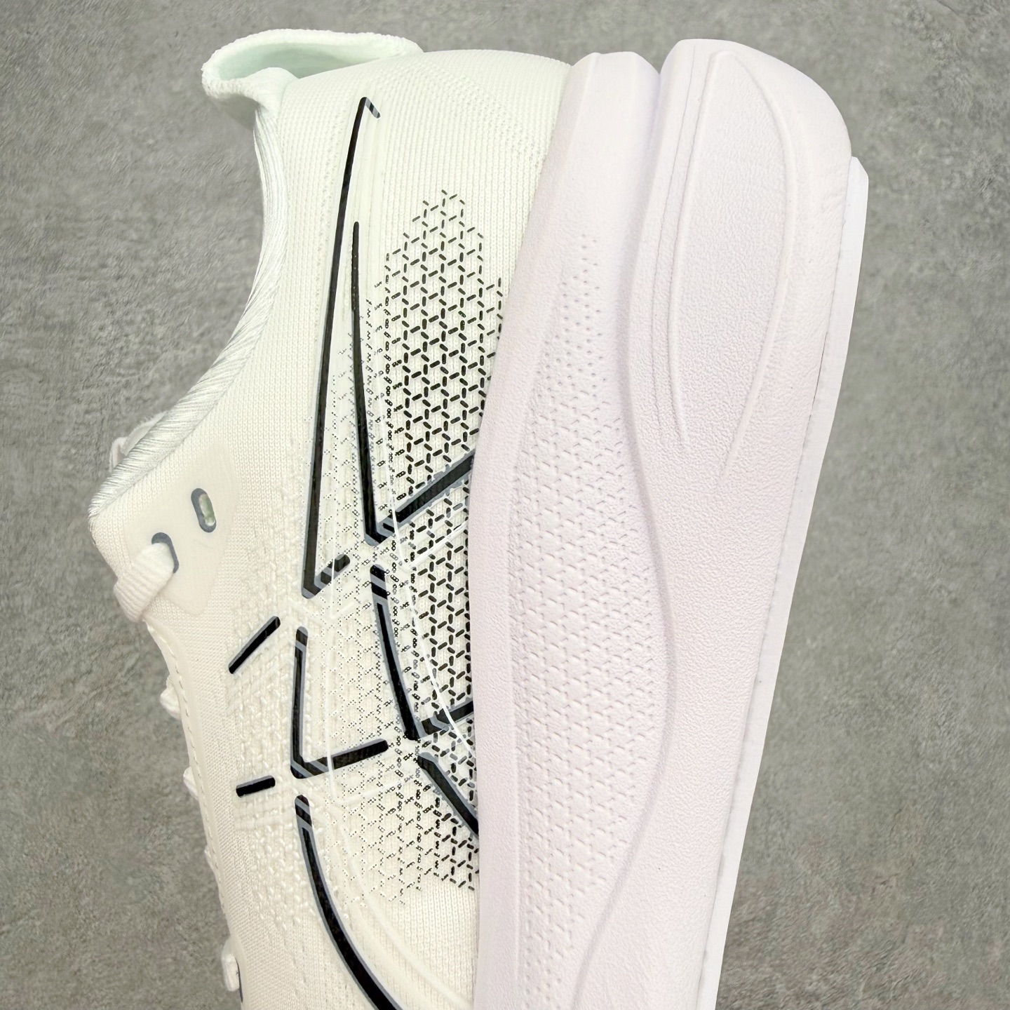 ASICS GEL-KAYANO 33 舒适贴合透气支撑回弹跑步鞋 ASICS（亚瑟士）是日本实业家鬼冢