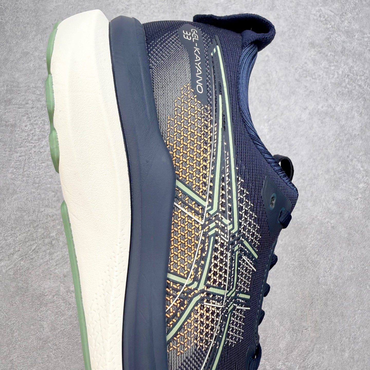 ASICS GEL-KAYANO 33 舒适贴合透气支撑回弹跑步鞋 ASICS（亚瑟士）是日本实业家鬼冢