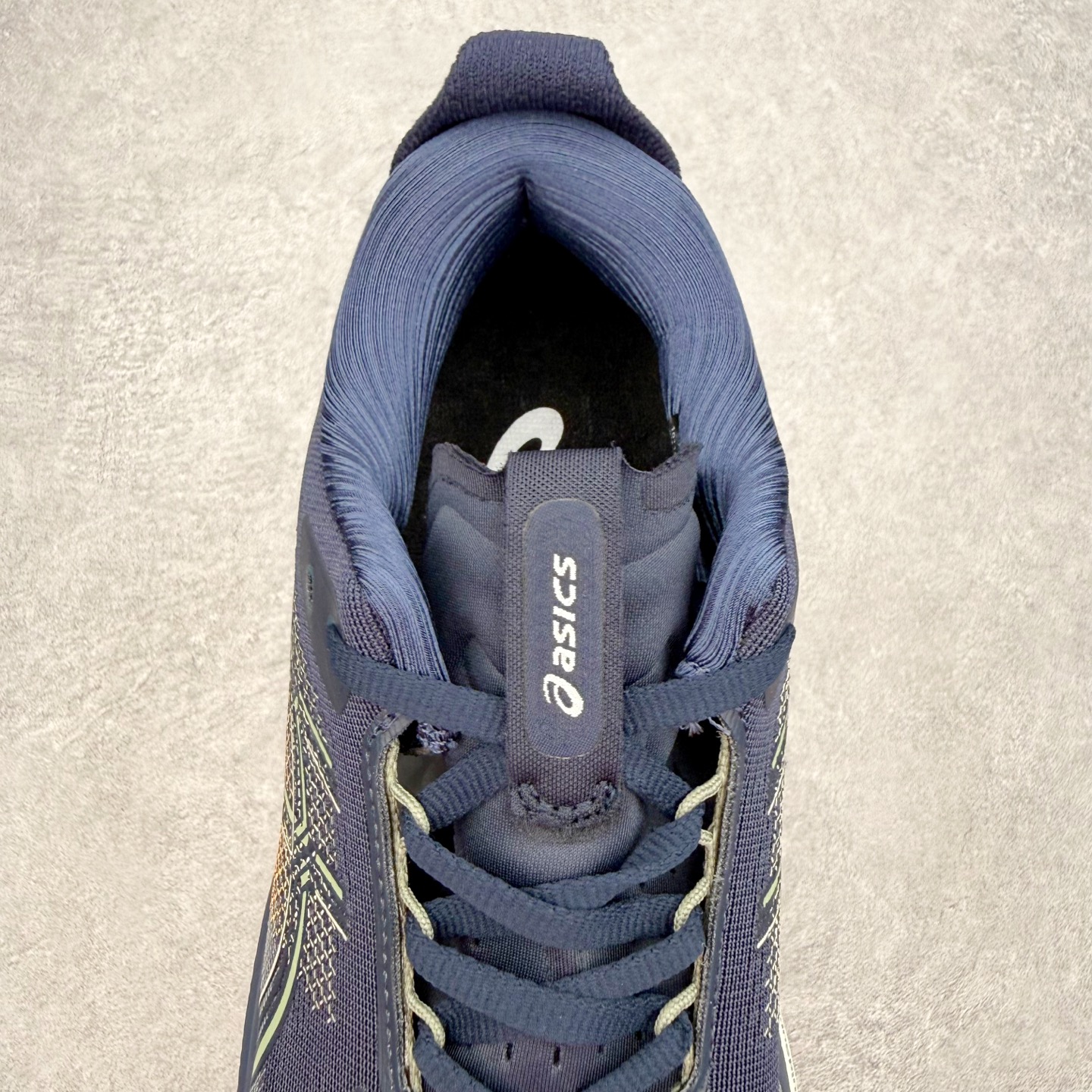 ASICS GEL-KAYANO 33 舒适贴合透气支撑回弹跑步鞋 ASICS（亚瑟士）是日本实业家鬼冢
