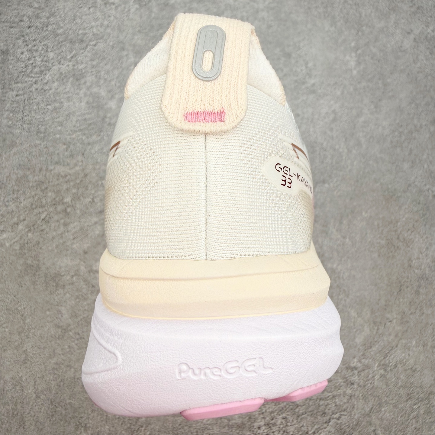 ASICS GEL-KAYANO 33 舒适贴合透气支撑回弹跑步鞋 ASICS（亚瑟士）是日本实业家鬼冢