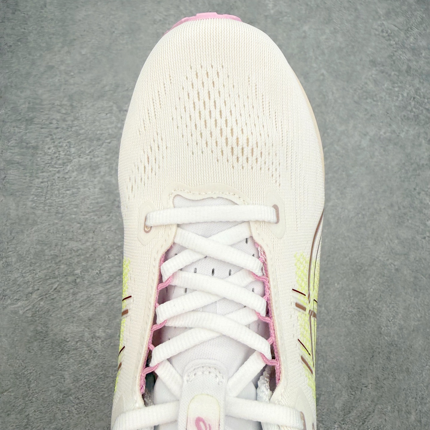 ASICS GEL-KAYANO 33 舒适贴合透气支撑回弹跑步鞋 ASICS（亚瑟士）是日本实业家鬼冢