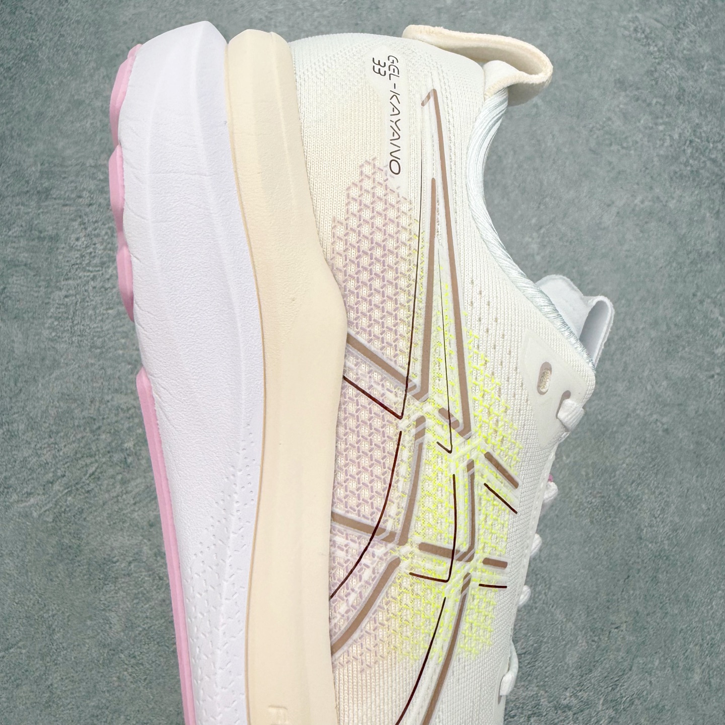 ASICS GEL-KAYANO 33 舒适贴合透气支撑回弹跑步鞋 ASICS（亚瑟士）是日本实业家鬼冢