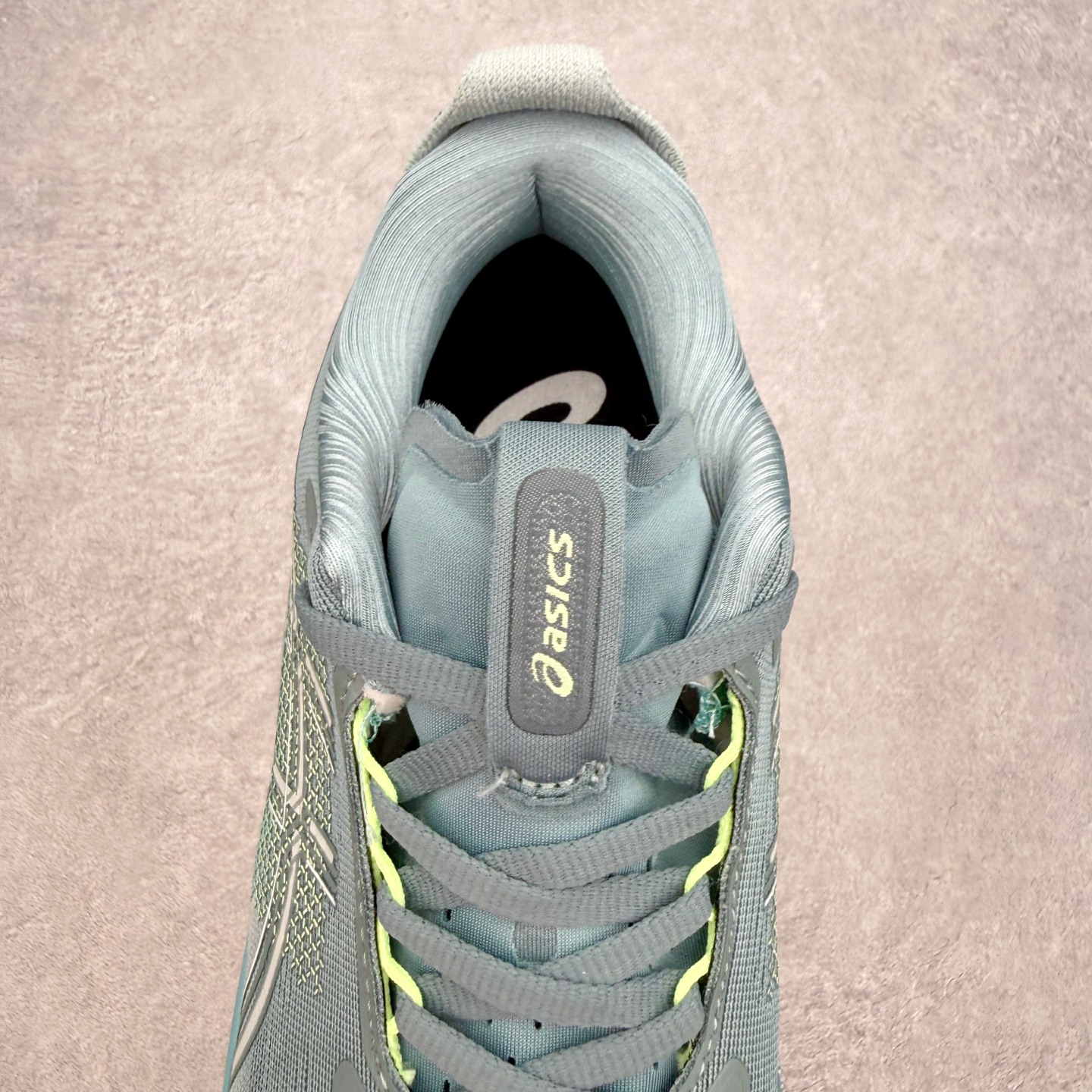 ASICS GEL-KAYANO 33 舒适贴合透气支撑回弹跑步鞋 ASICS（亚瑟士）是日本实业家鬼冢