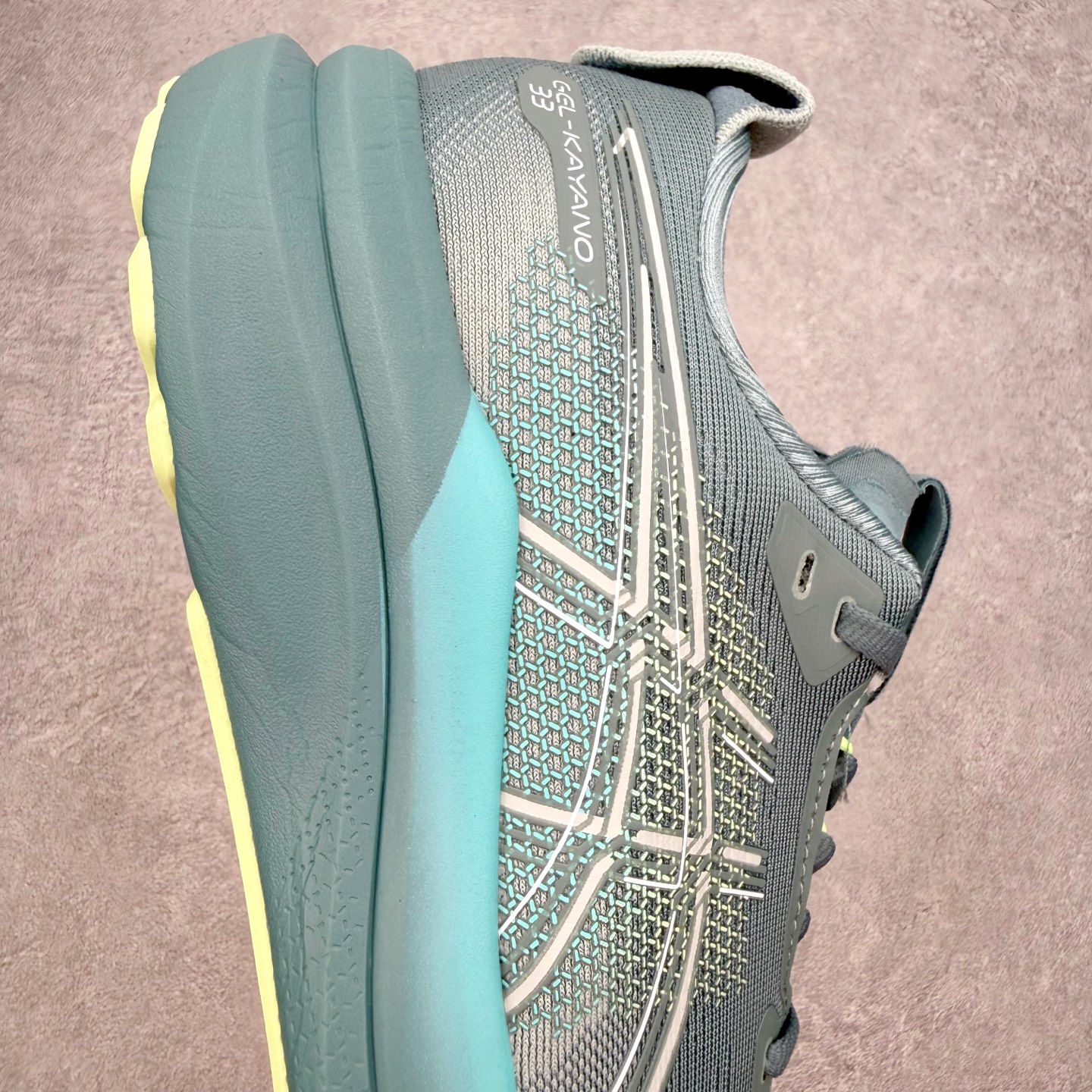 ASICS GEL-KAYANO 33 舒适贴合透气支撑回弹跑步鞋 ASICS（亚瑟士）是日本实业家鬼冢