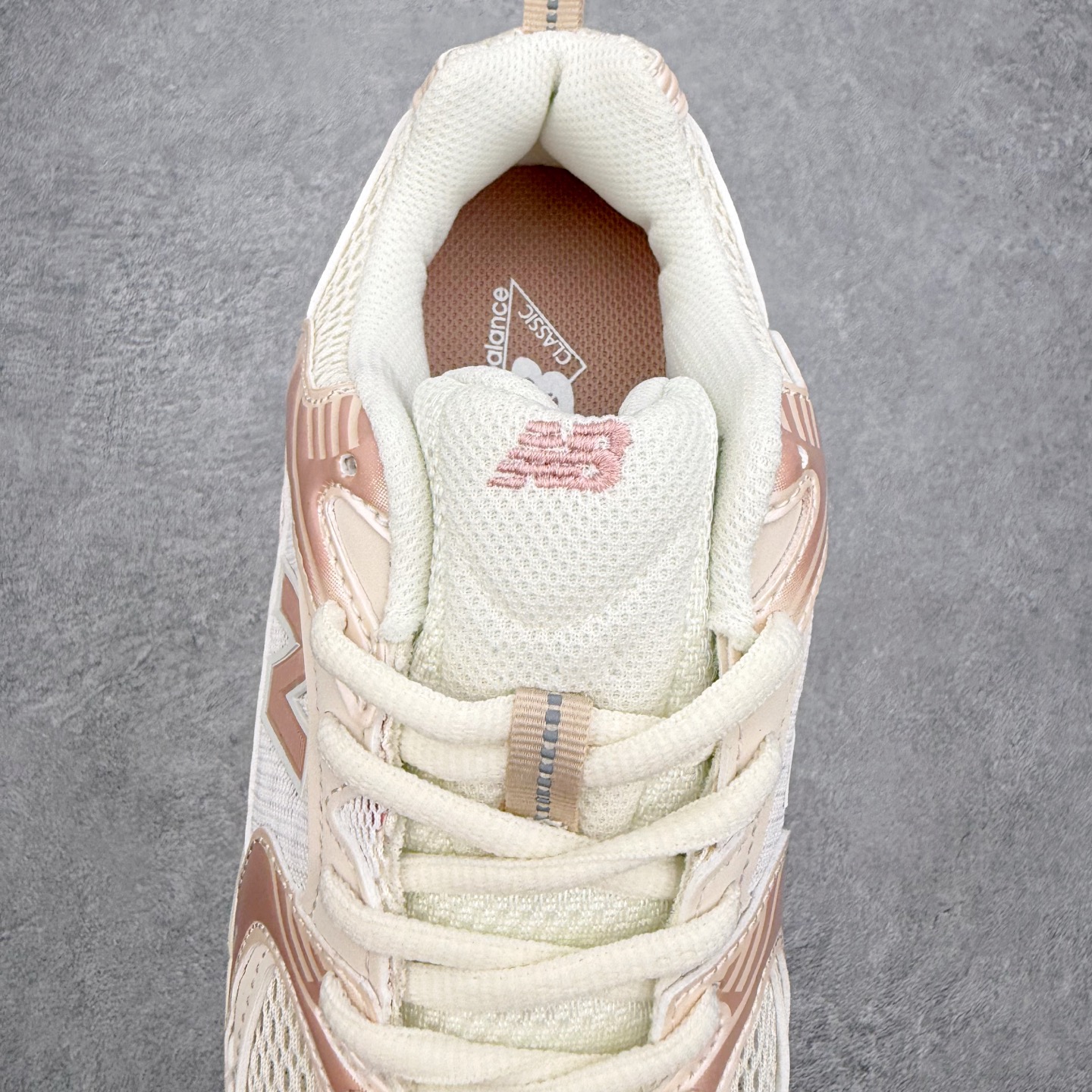 New Balance NB530 新百伦复古透气跑步鞋 抛弃过往以皮革为主的人气轮廓 以极具复古风范的