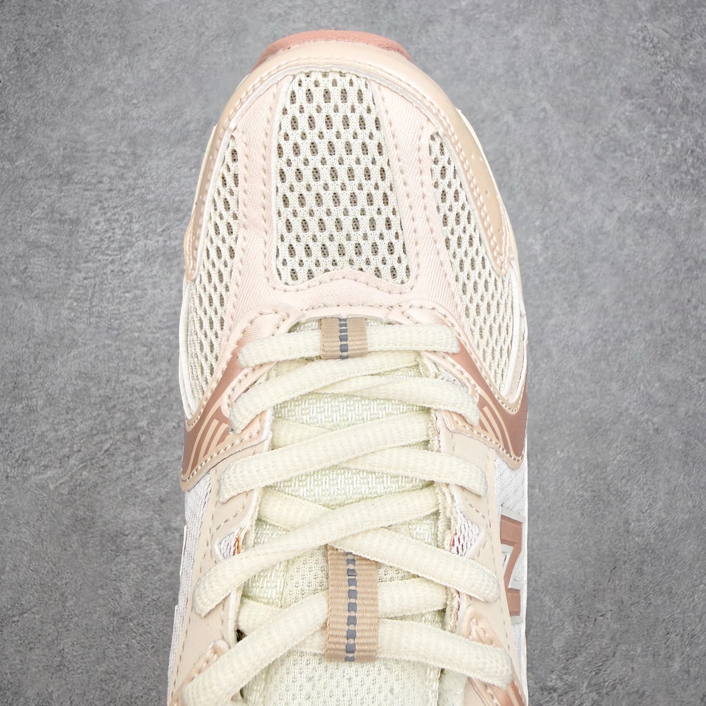 New Balance NB530 新百伦复古透气跑步鞋 抛弃过往以皮革为主的人气轮廓 以极具复古风范的