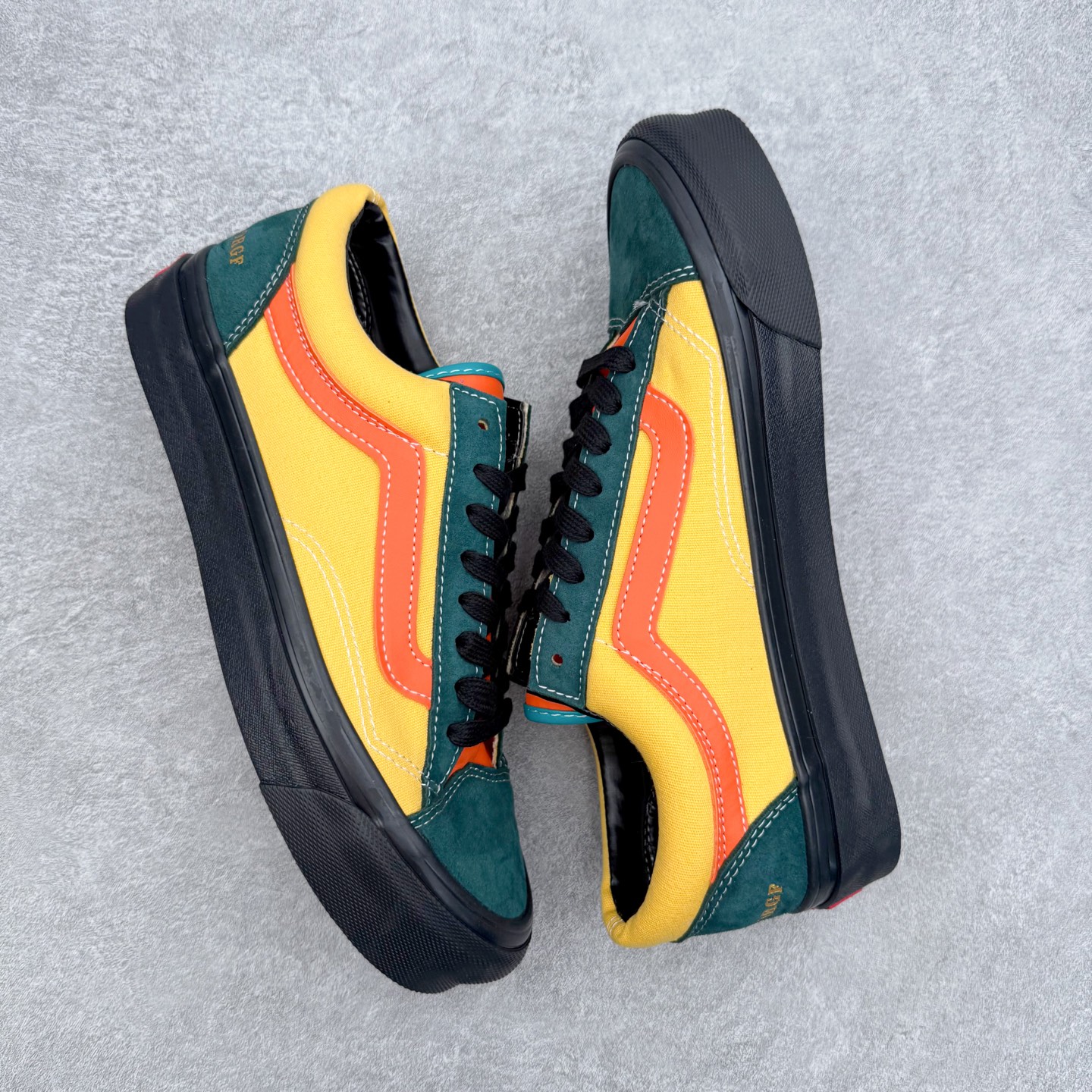 Vans × Julian Klincewicz OTW Old Skool 36舒适贴合休闲硫化板鞋 