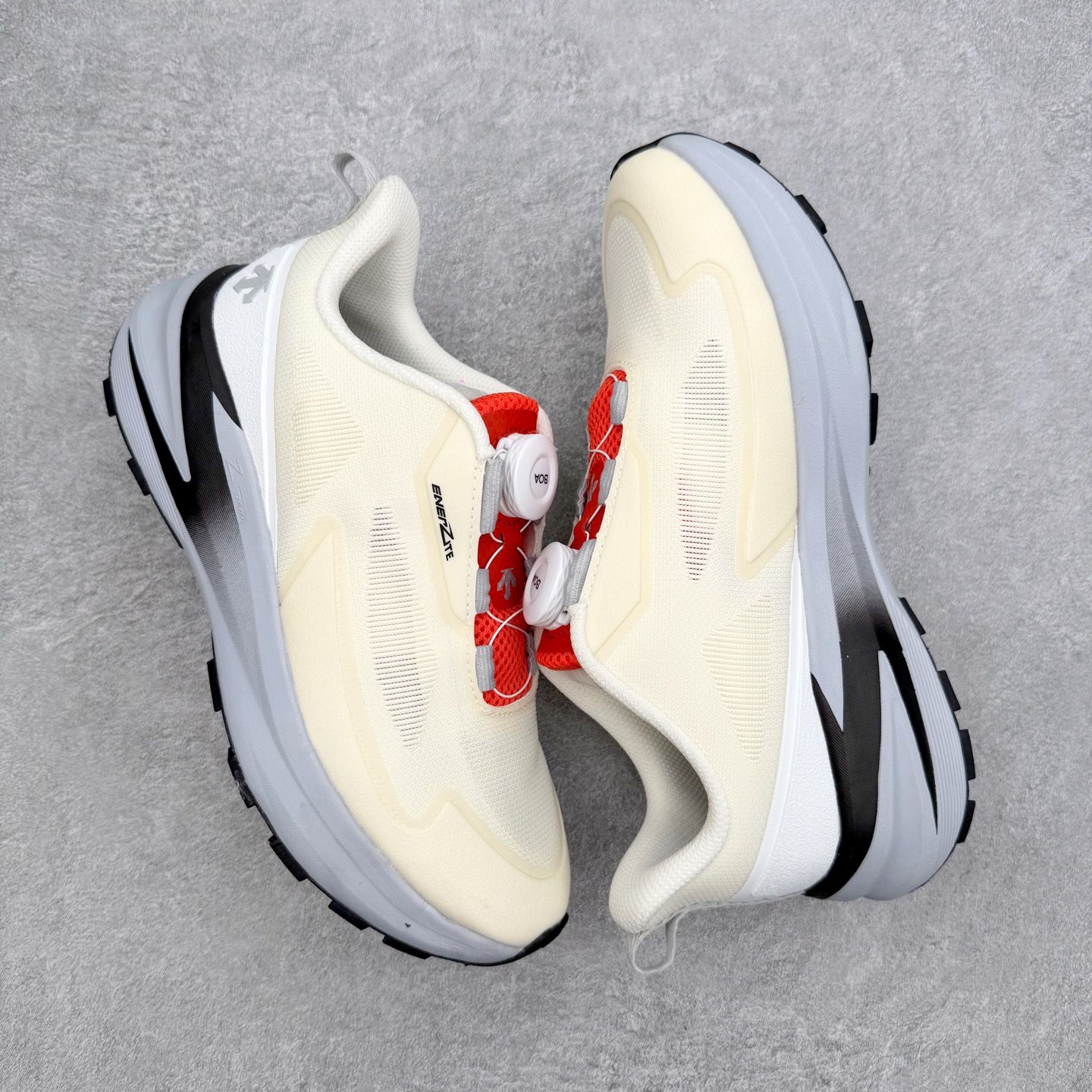迪桑特DESCENTE RUNNING系列 LAVITATE 3.0 AIR WIRE 缓震舒适 BOA