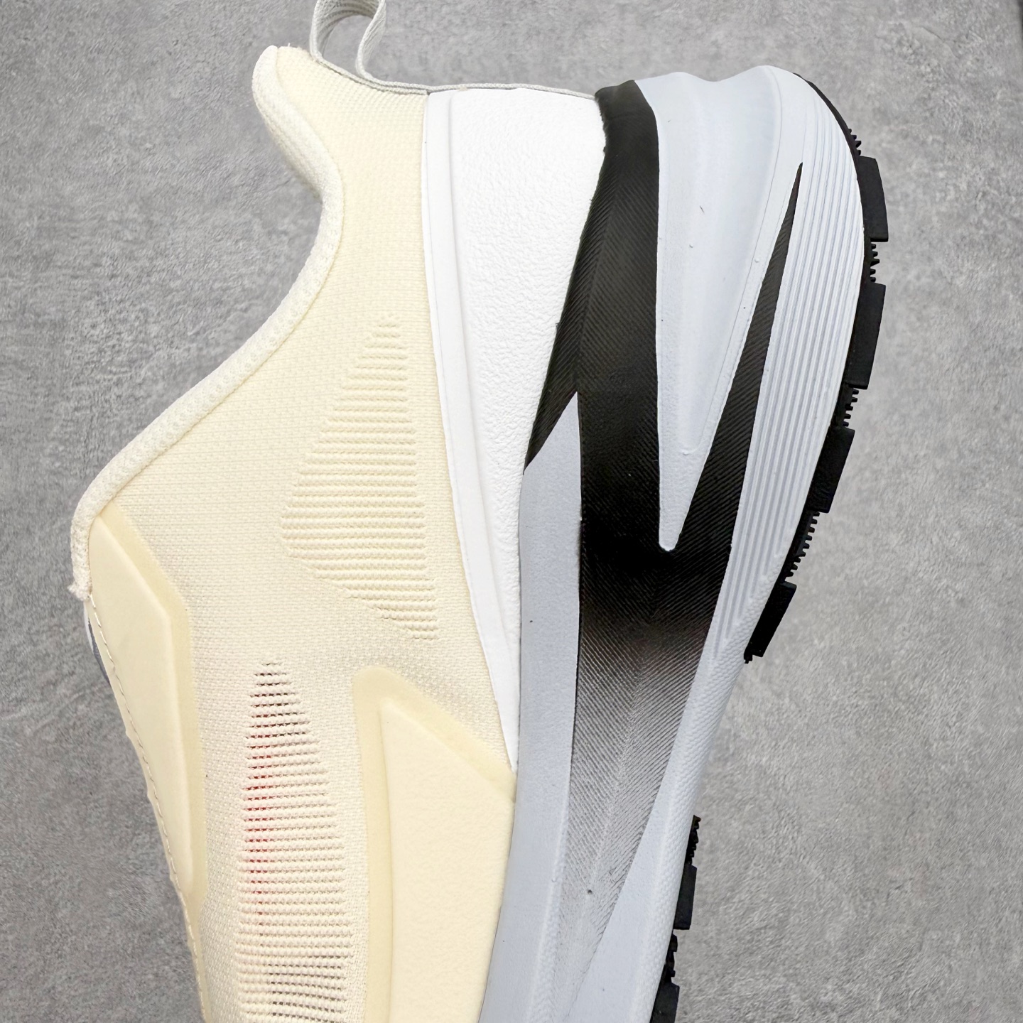 迪桑特DESCENTE RUNNING系列 LAVITATE 3.0 AIR WIRE 缓震舒适 BOA