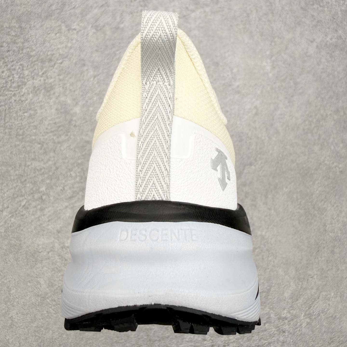 迪桑特DESCENTE RUNNING系列 LAVITATE 3.0 AIR WIRE 缓震舒适 BOA