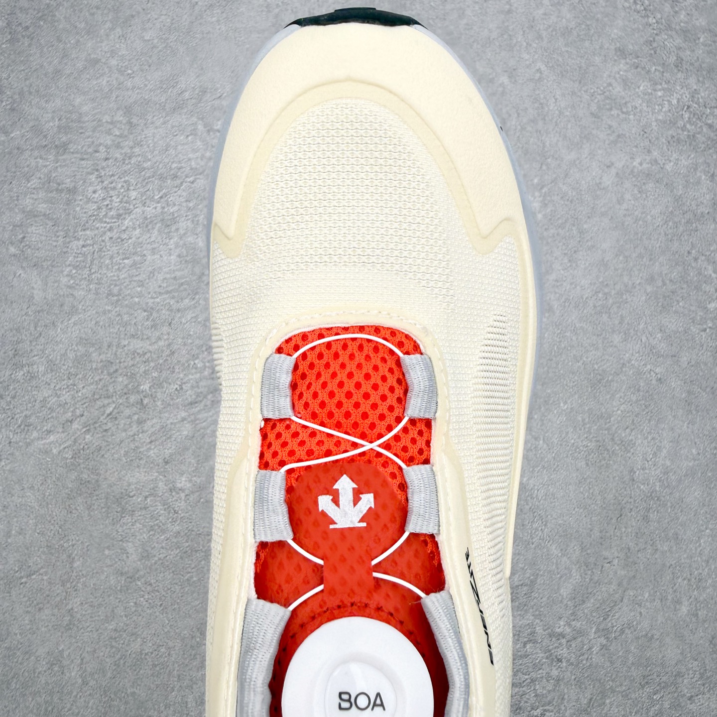 迪桑特DESCENTE RUNNING系列 LAVITATE 3.0 AIR WIRE 缓震舒适 BOA