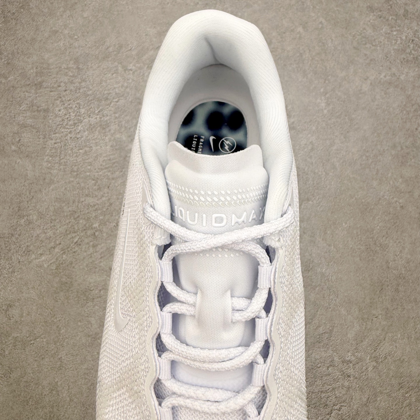 NK AIR LIQUID MAX 2026S 毒箭蛙新款气垫跑步鞋 Liquid Max 传承四十年 