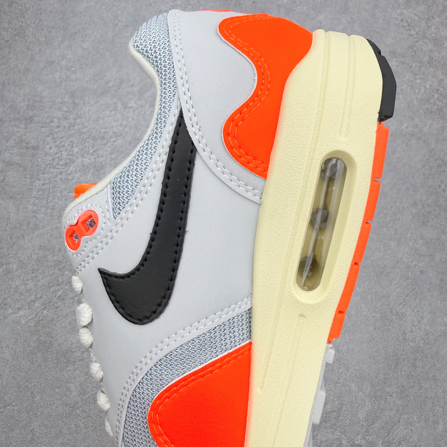 NK Air Max 1 初代复古气垫慢跑鞋 II7055-800 由Tinker Hatfeld和Ma