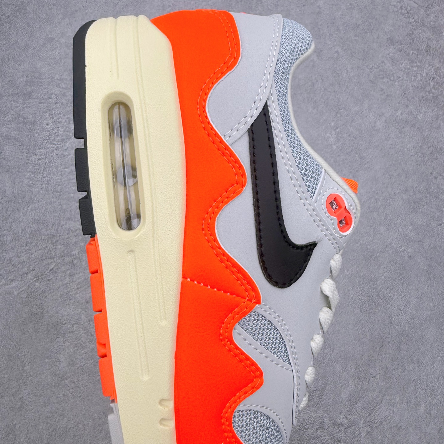 NK Air Max 1 初代复古气垫慢跑鞋 II7055-800 由Tinker Hatfeld和Ma