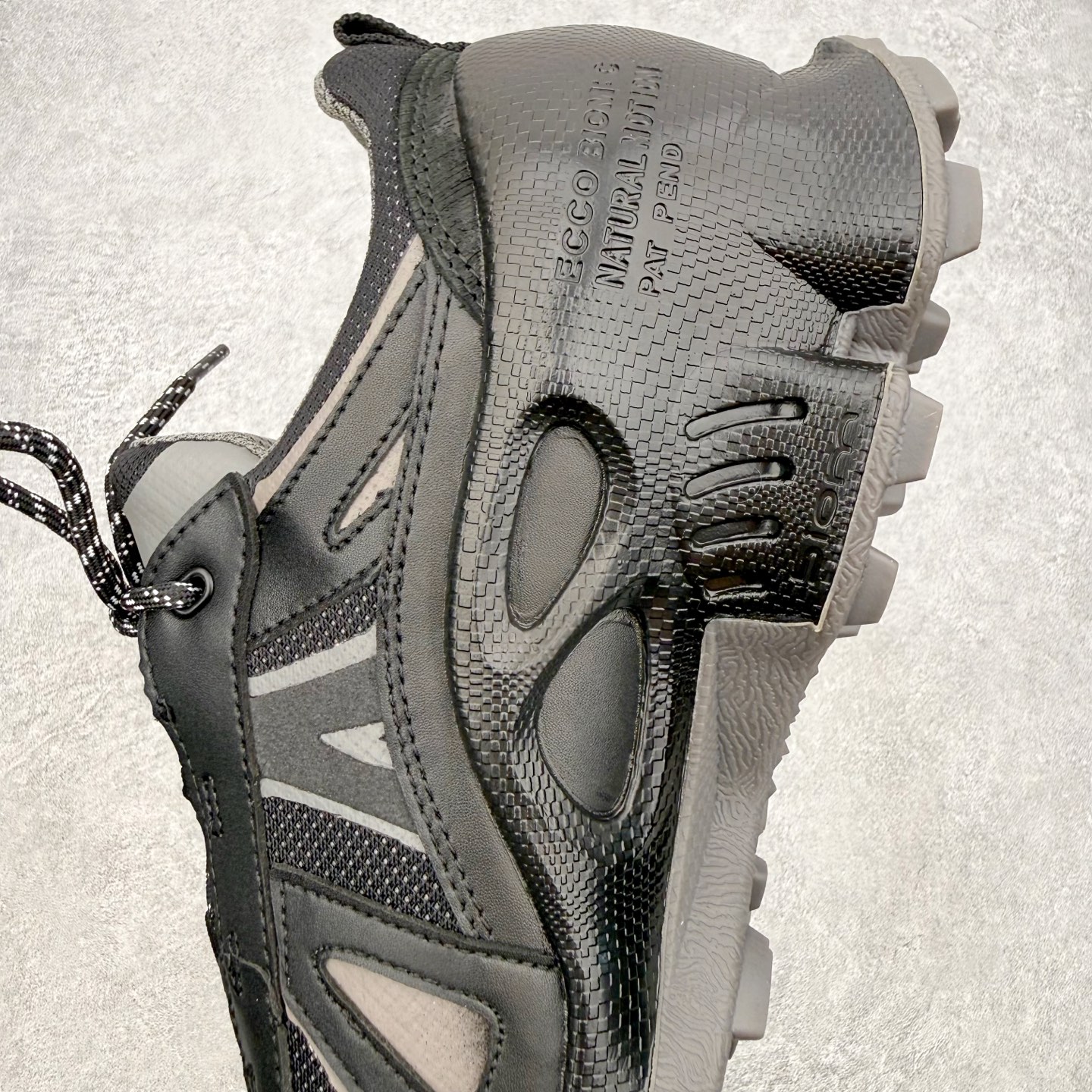 ECCo爱步 Biom C Trail 时尚简约牛皮减震耐磨低帮休闲跑步鞋 ECCO以三大核心特征为依托