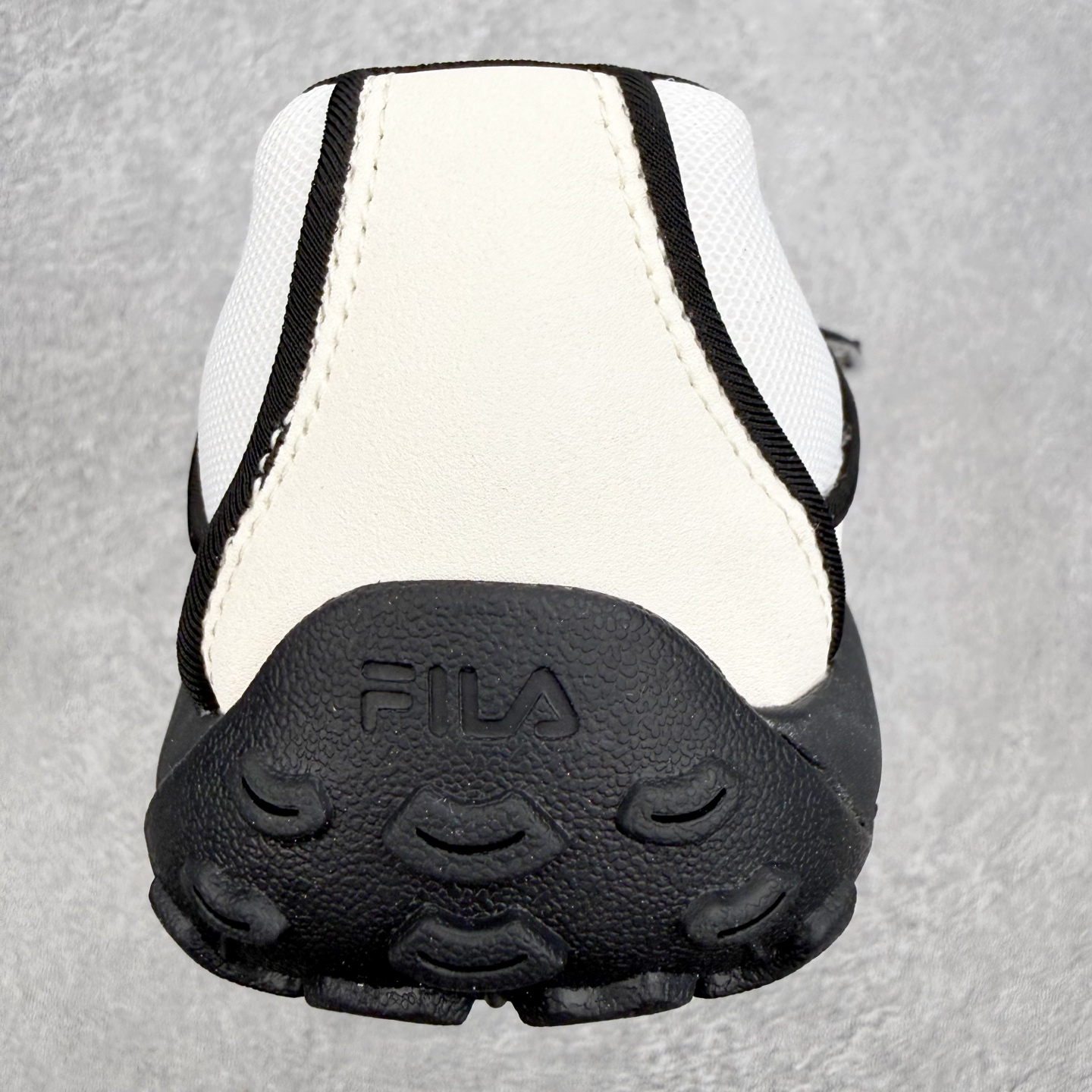 FILA FUSION 斐乐潮牌 PEBBLE SANDAL 时尚复古 玛丽珍鞋 女款 太空银 传承了 