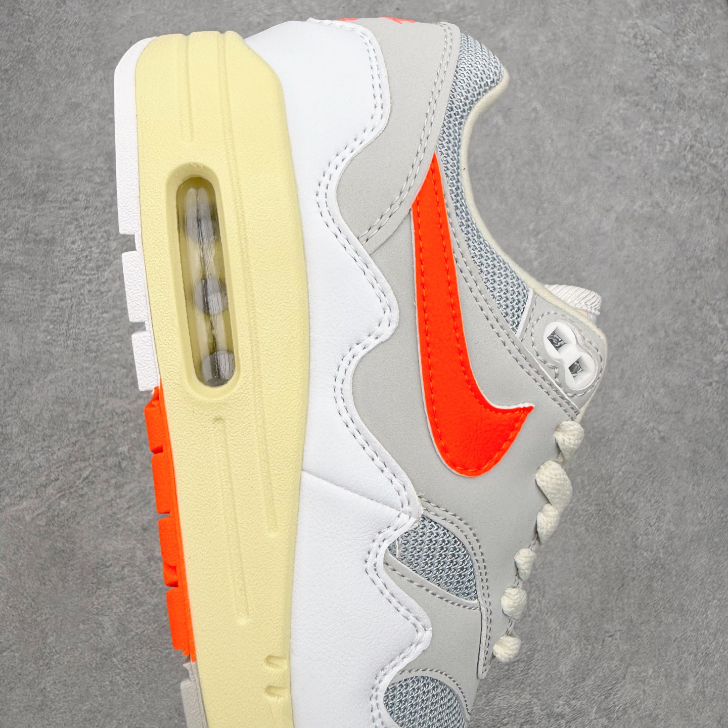 NK Air Max 1 初代复古气垫慢跑鞋 II7055-100 由Tinker Hatfeld和Ma