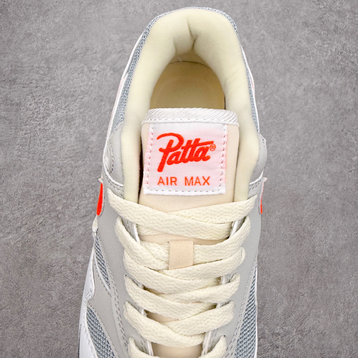 NK Air Max 1 初代复古气垫慢跑鞋 II7055-100 由Tinker Hatfeld和Ma