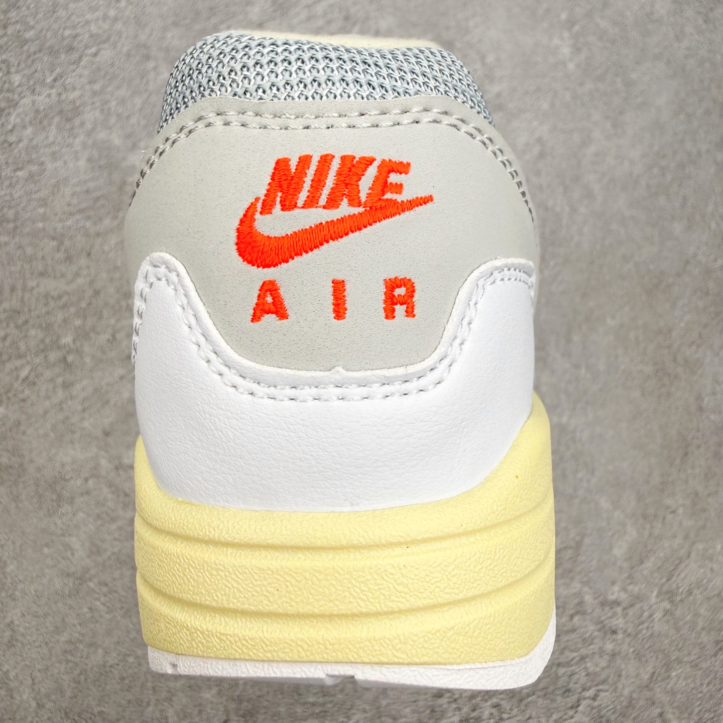 NK Air Max 1 初代复古气垫慢跑鞋 II7055-100 由Tinker Hatfeld和Ma