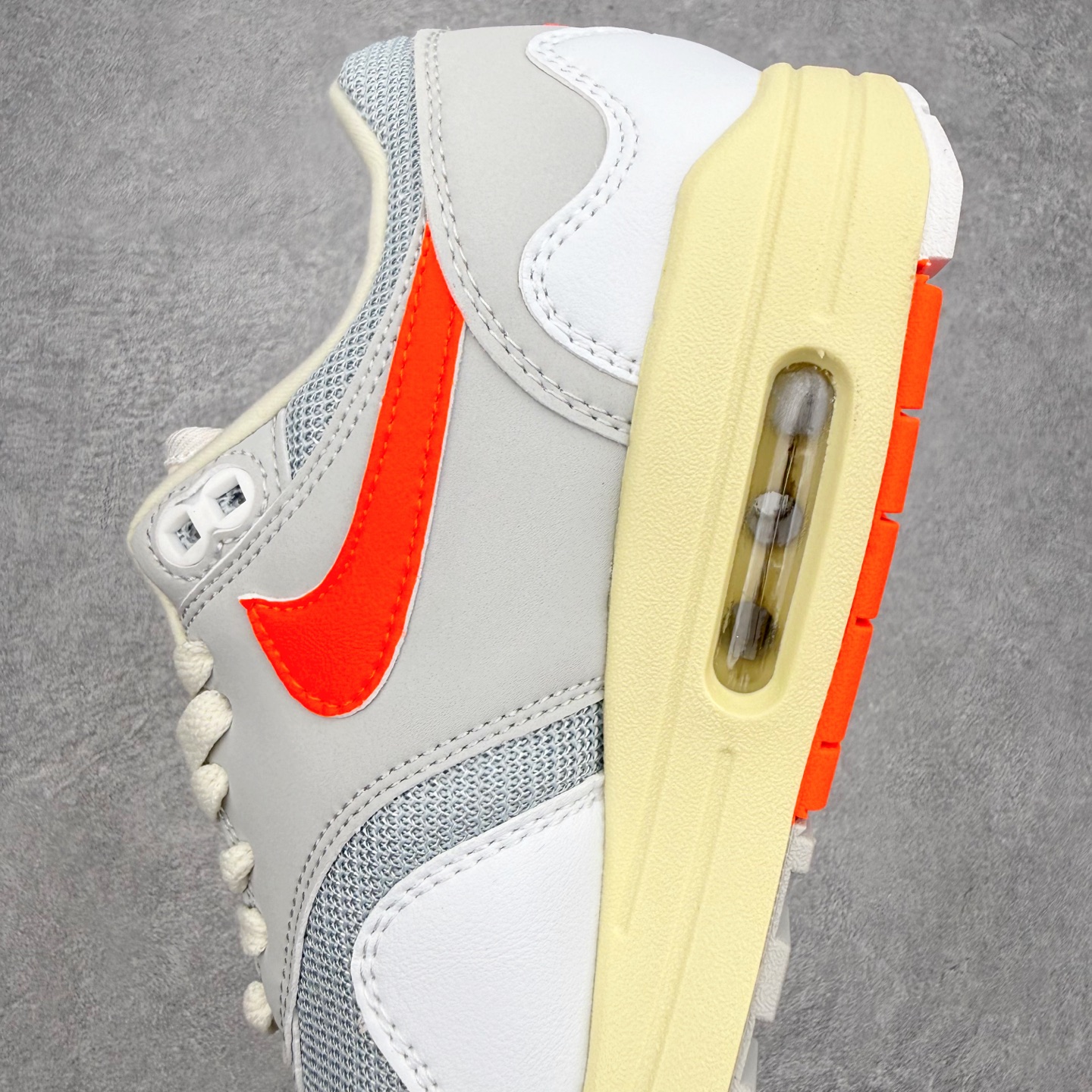 NK Air Max 1 初代复古气垫慢跑鞋 II7055-100 由Tinker Hatfeld和Ma