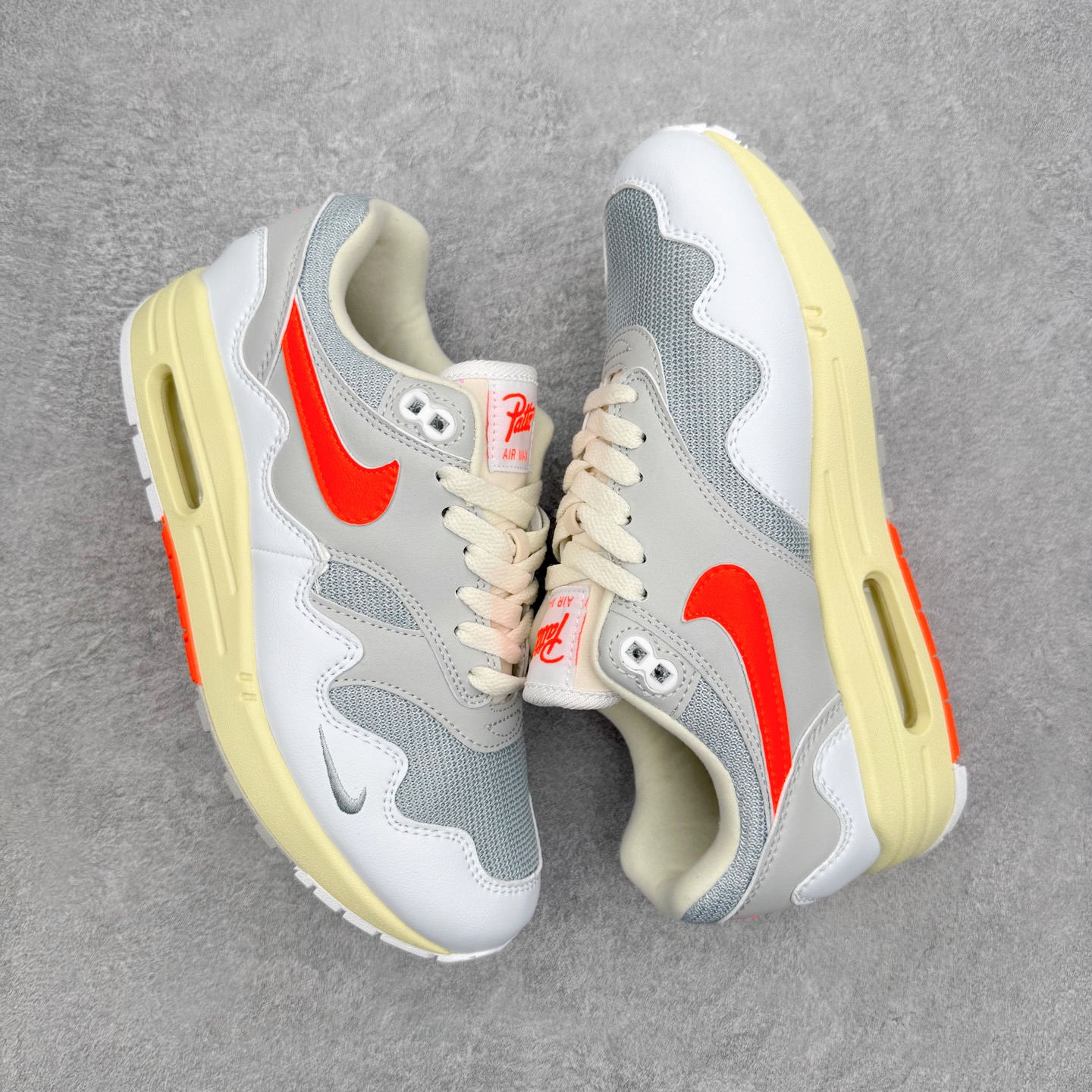 NK Air Max 1 初代复古气垫慢跑鞋 II7055-100 由Tinker Hatfeld和Ma