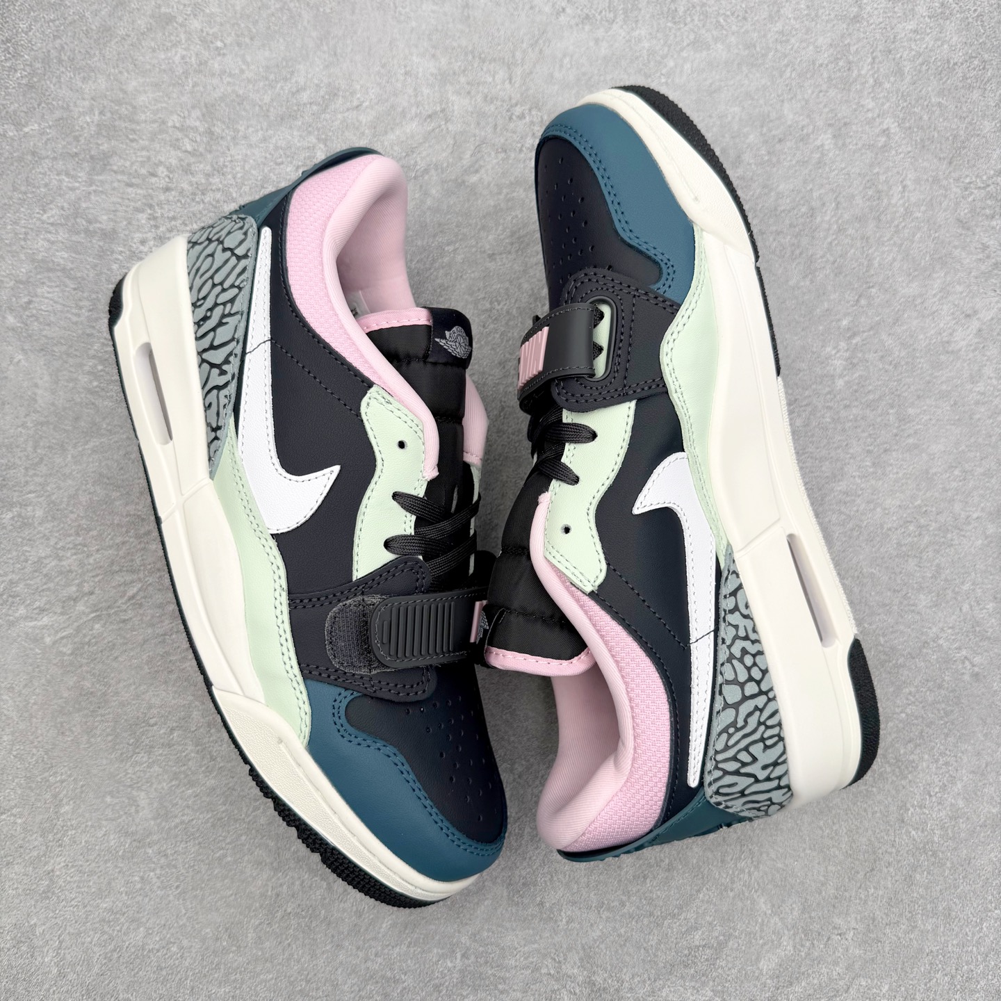 Air Jordan Legacy AJ312 低帮 CD7069-007 鞋身采用了皮革材质打造 横跨